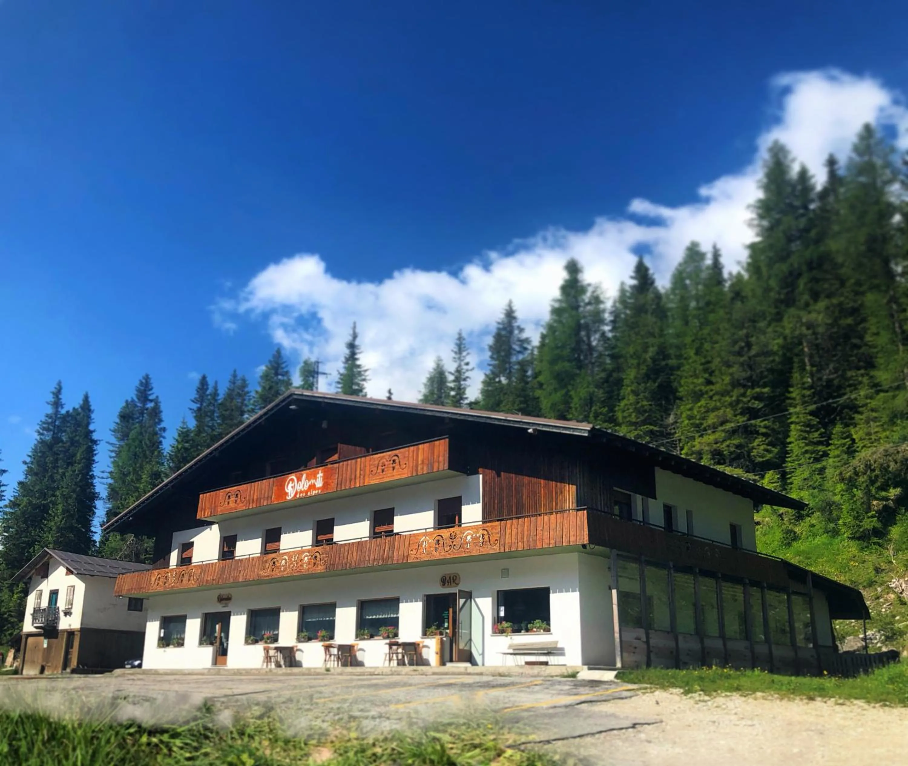 Property building in Hotel Dolomiti Des Alpes