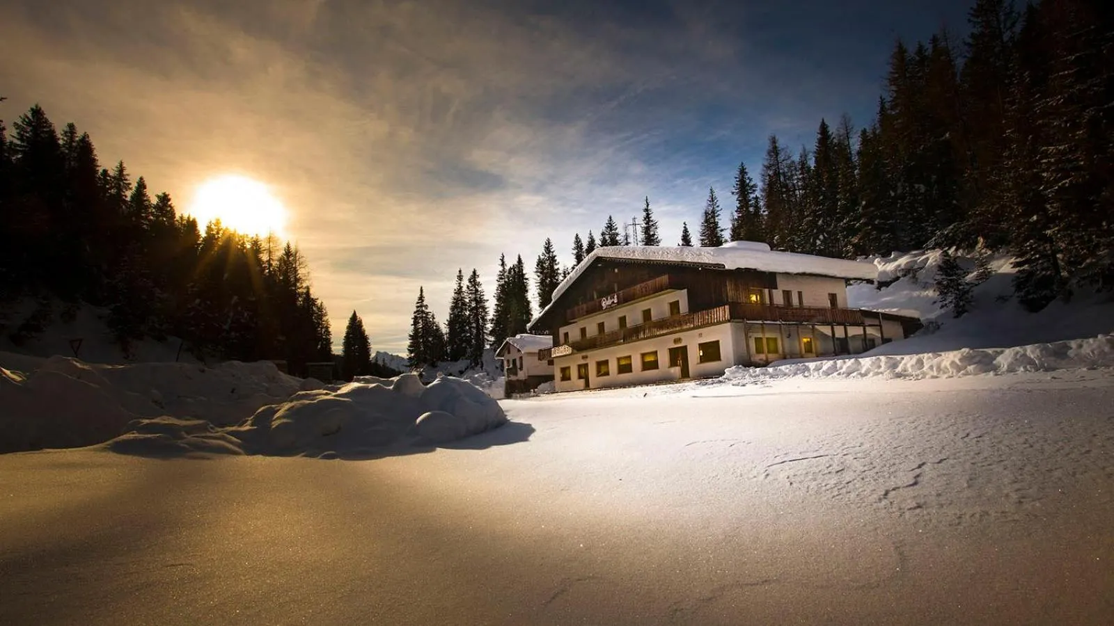 Property building in Hotel Dolomiti Des Alpes