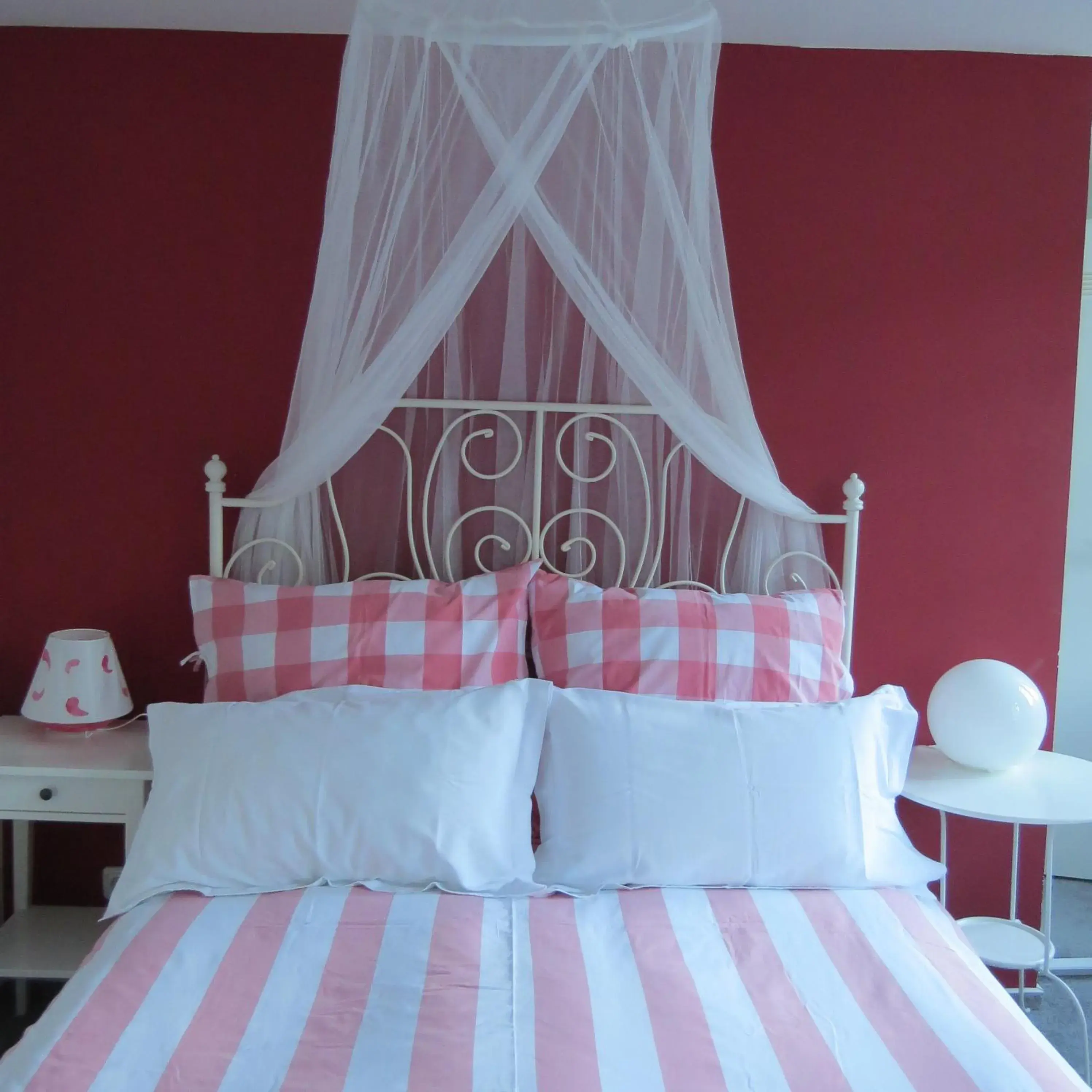 Double Room with Private Bathroom (Paris) - single occupancy in Der kleine Globetrotter Double Room with Private Bathroom (Paris) - single occupancy in Der kleine Globetrotter