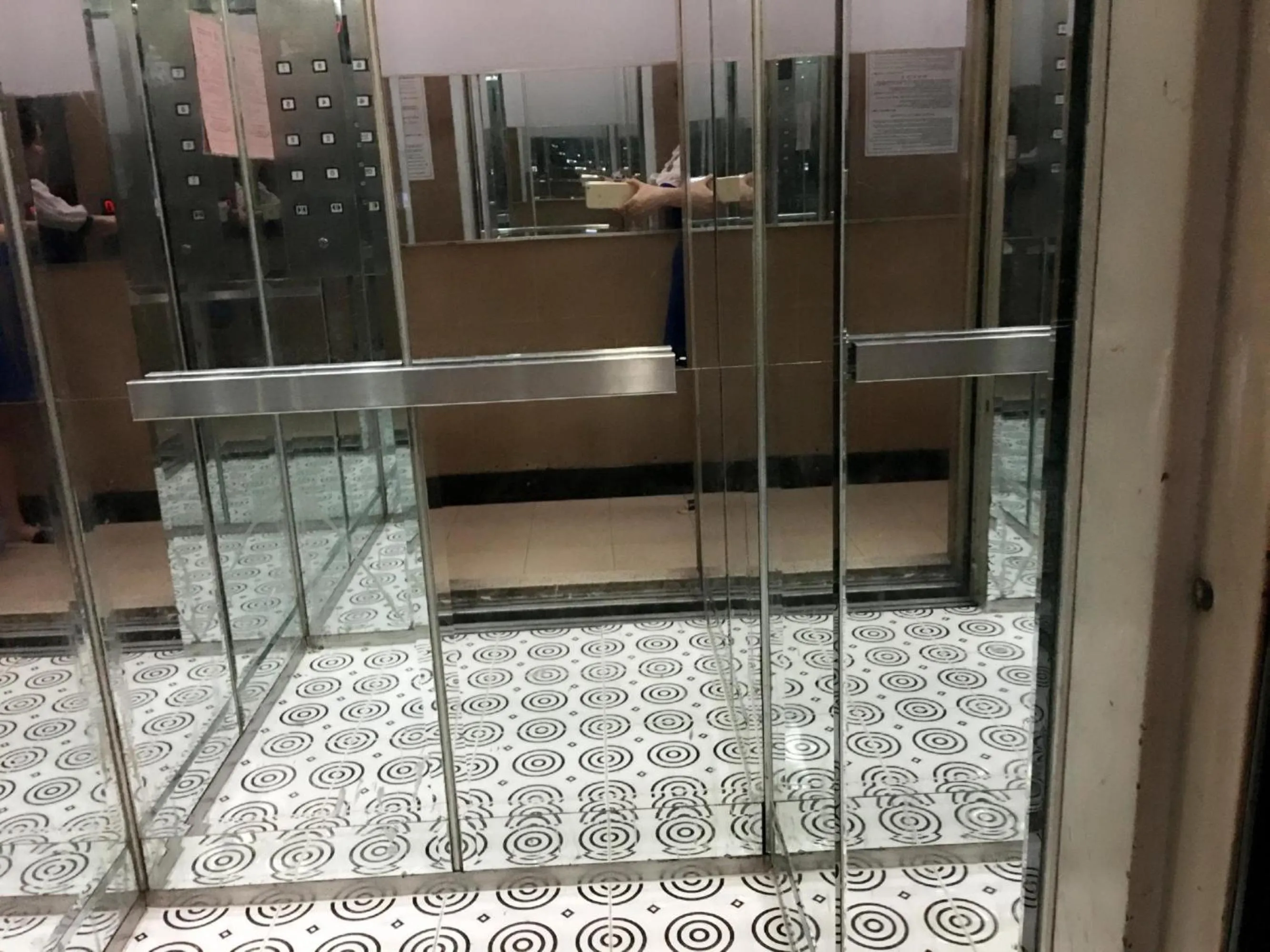 elevator in Hoang Nam Hotel