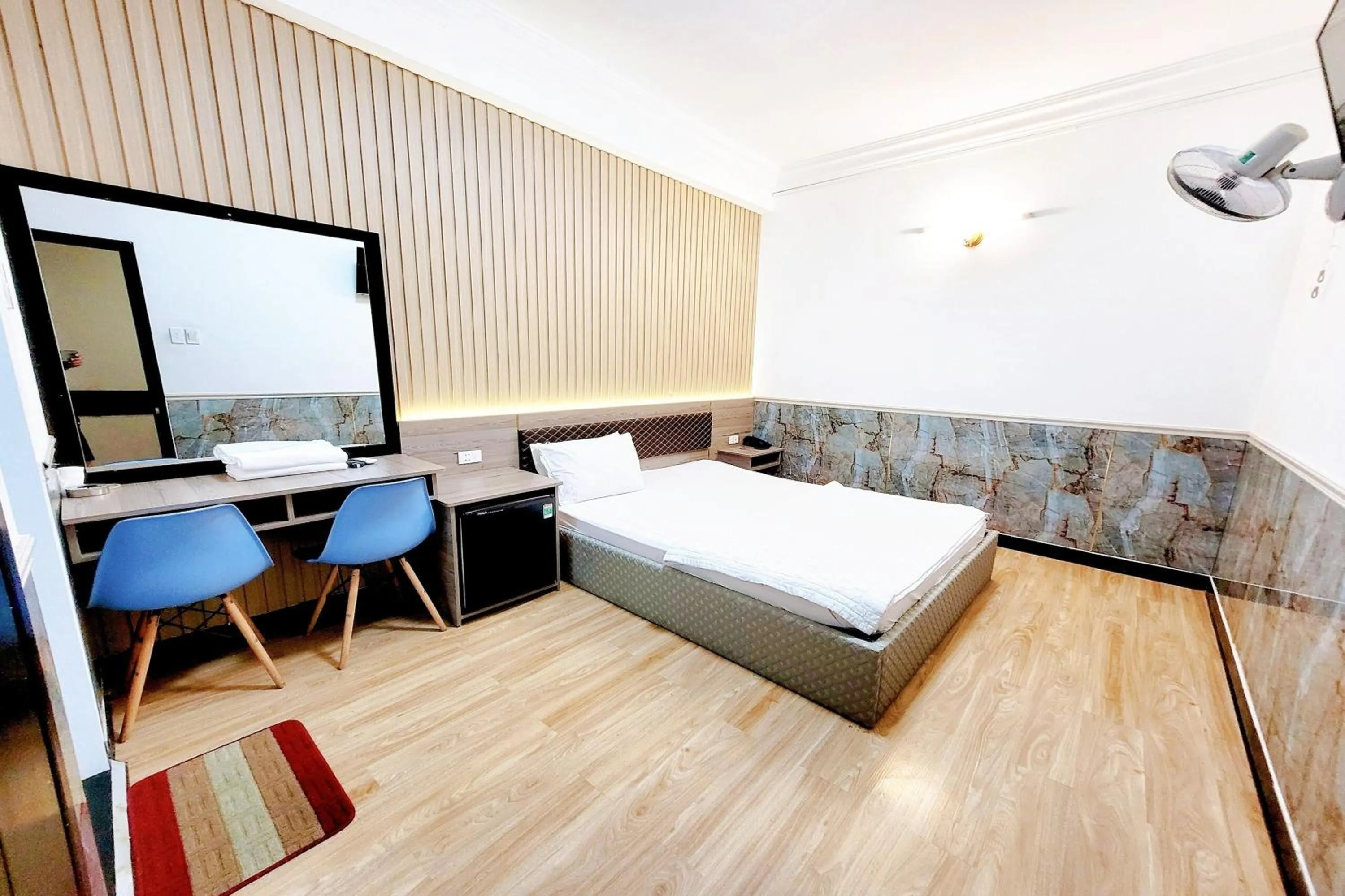 Bedroom, Bed in Hoang Nam Hotel