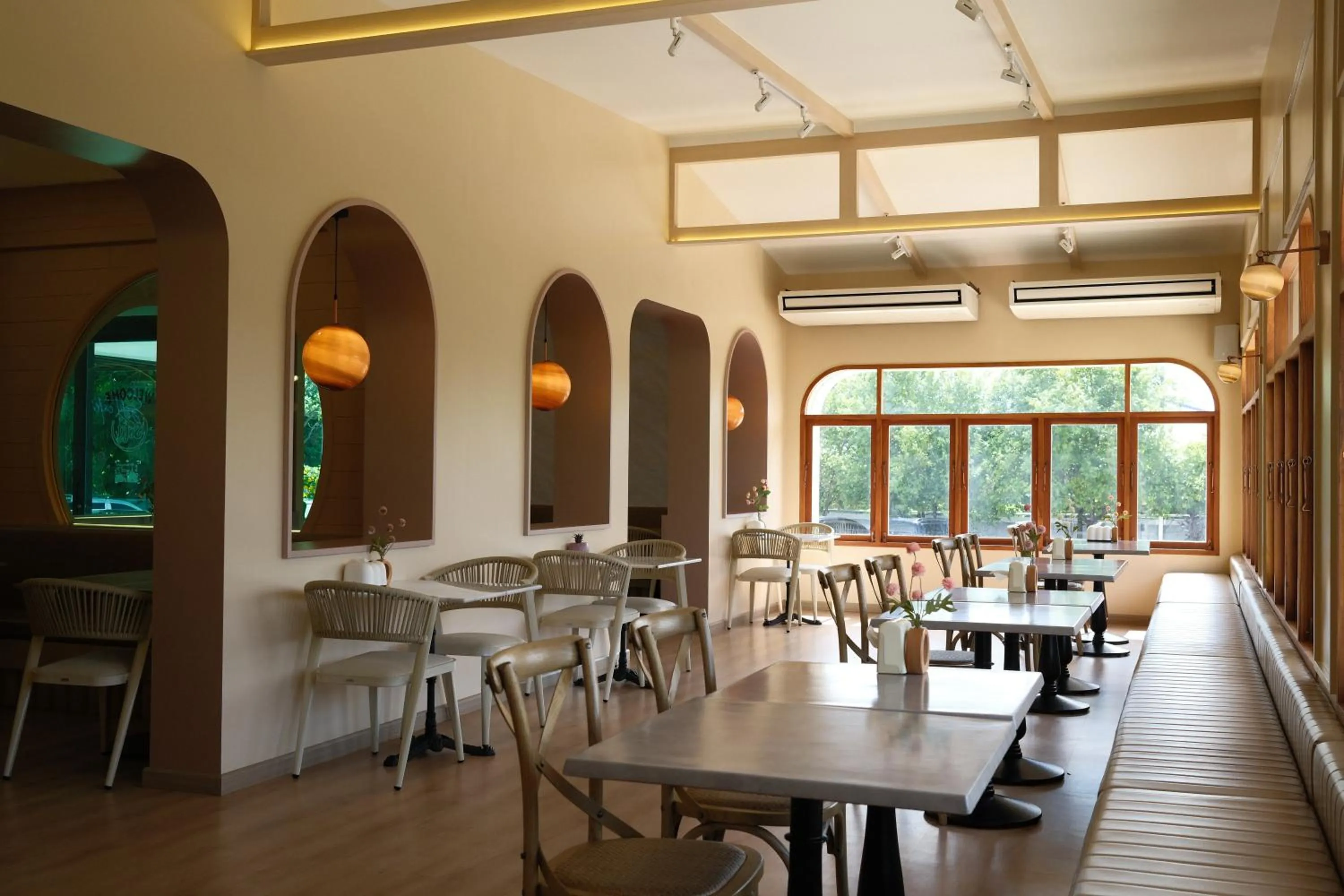 Restaurant/places to eat in Socool Grand Hotel