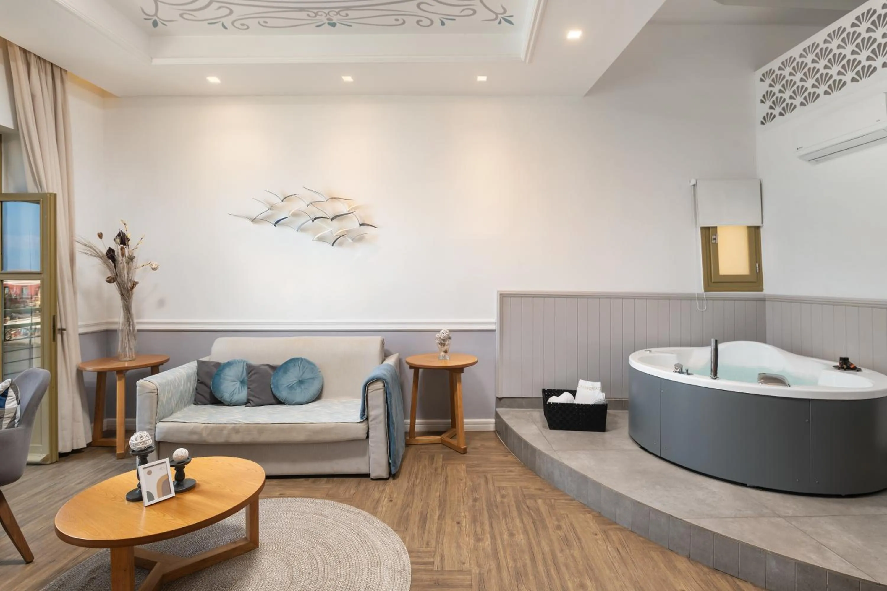 Hot Tub in Elia Palatino Hotel