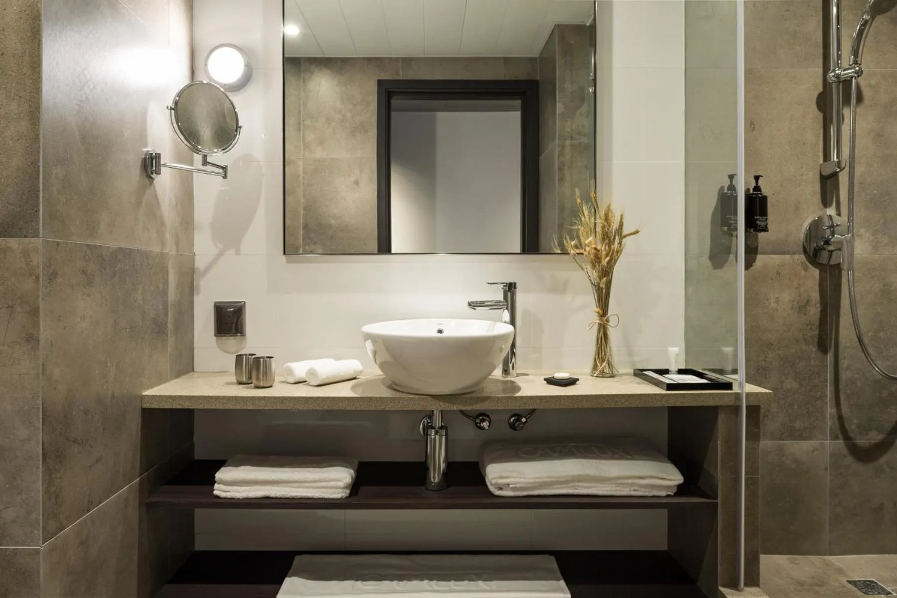 Toilet in Camlux Hotel