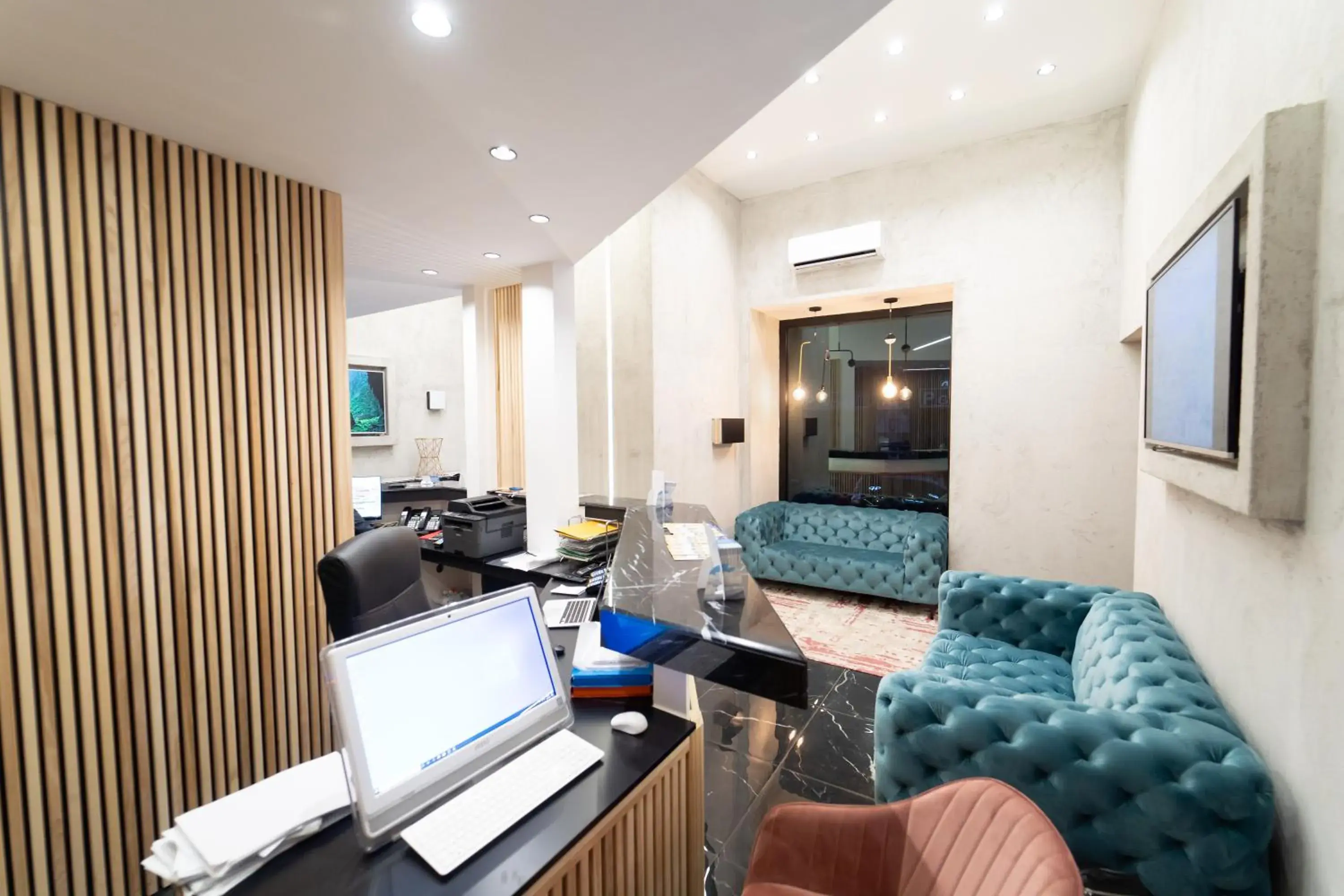 Lobby or reception in PC Boutique H Napoli Centro, by ClaPa Group Lobby or reception in PC Boutique H Napoli Centro, by ClaPa Group