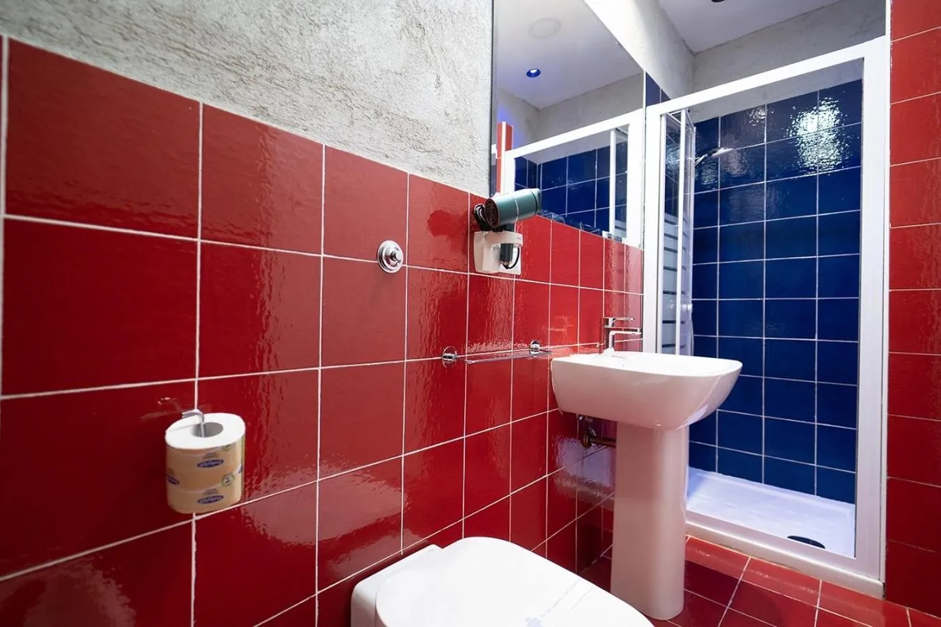 Shower in PC Boutique H Napoli Centro, by ClaPa Group