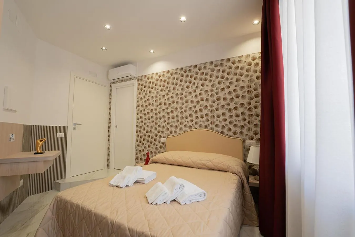 Bed in PC Boutique H Napoli Centro, by ClaPa Group