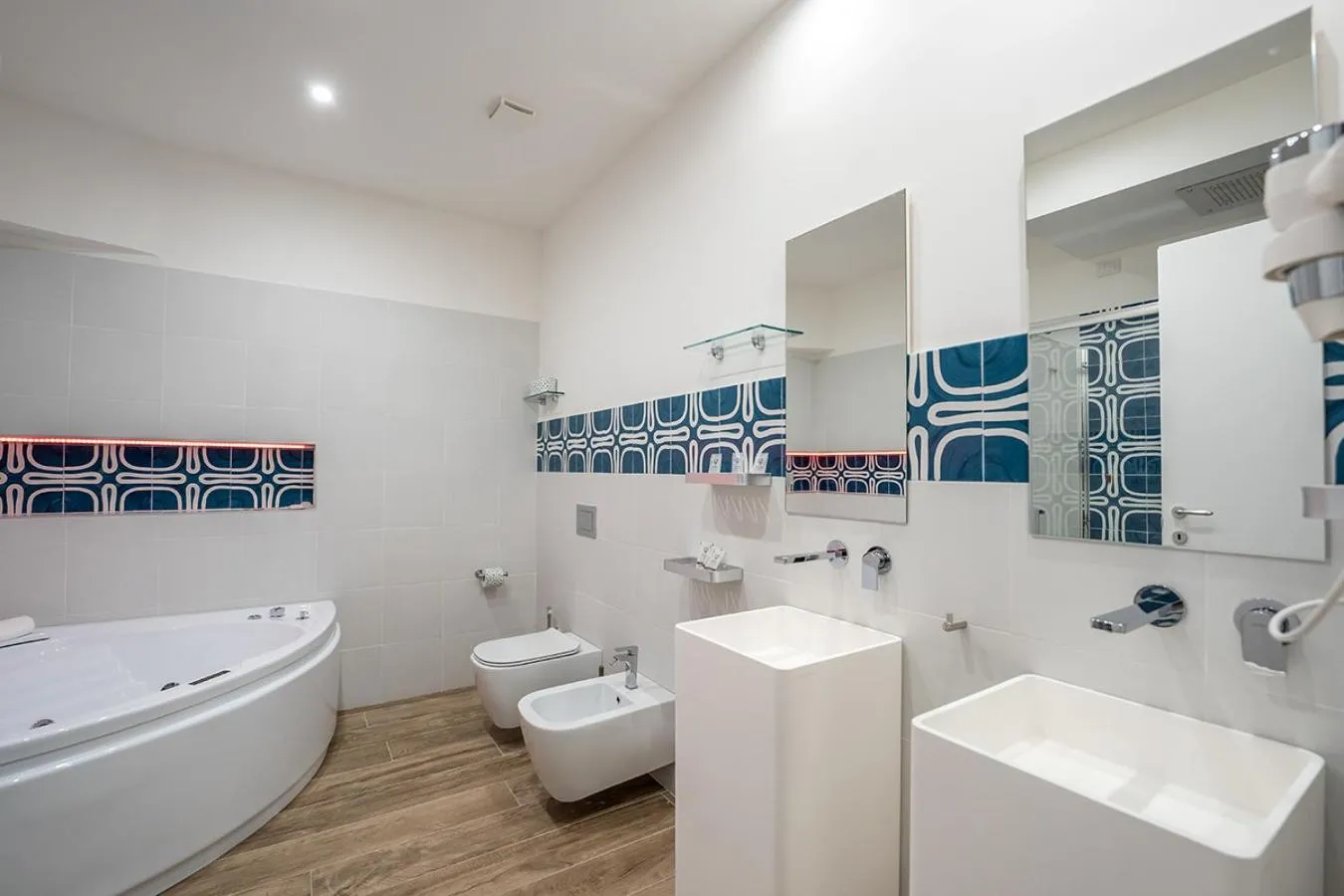 Shower in PC Boutique H Napoli Centro, by ClaPa Group