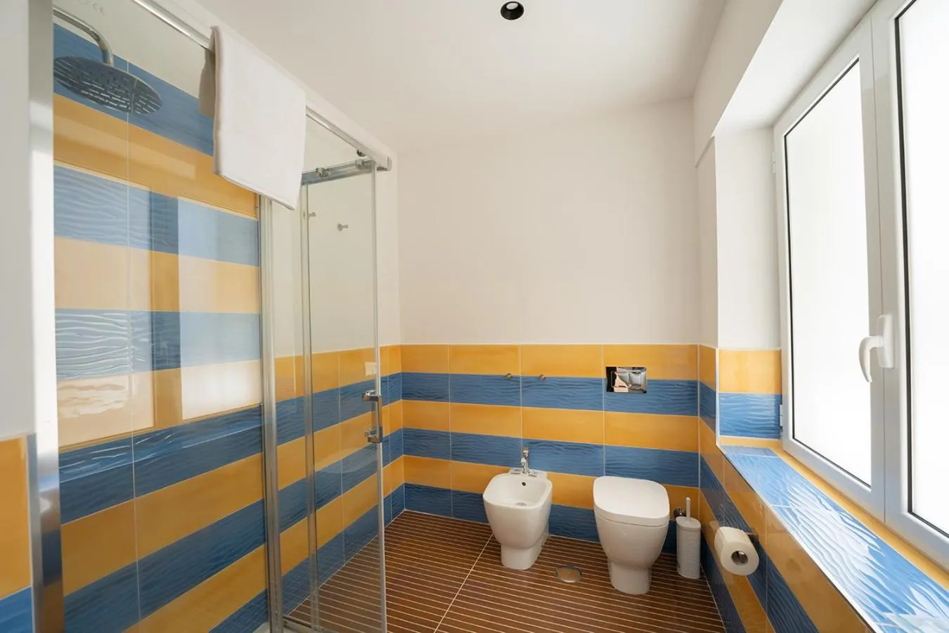 Shower in PC Boutique H Napoli Centro, by ClaPa Group