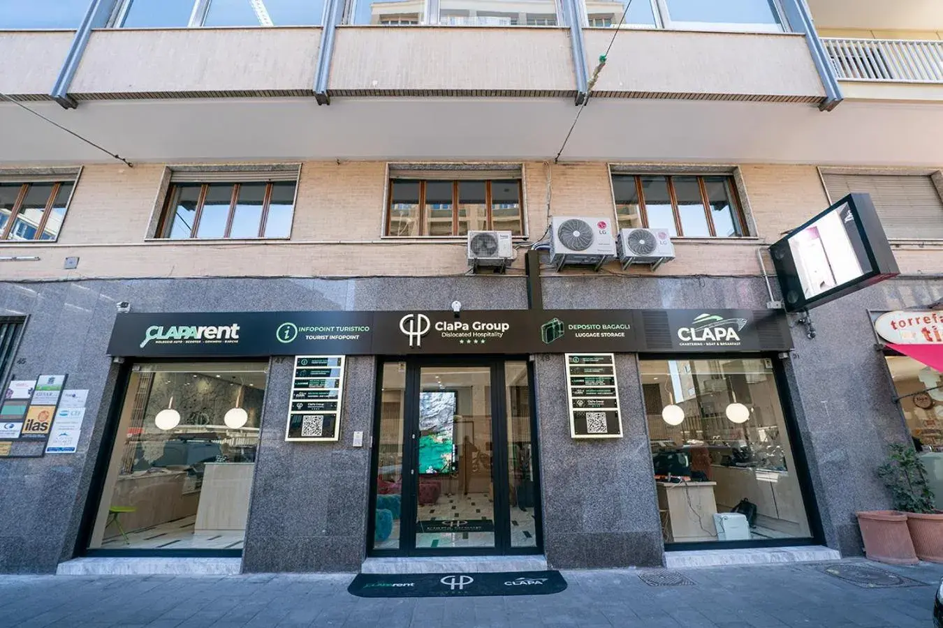 Lobby or reception in PC Boutique H Napoli Centro, by ClaPa Group Lobby or reception in PC Boutique H Napoli Centro, by ClaPa Group