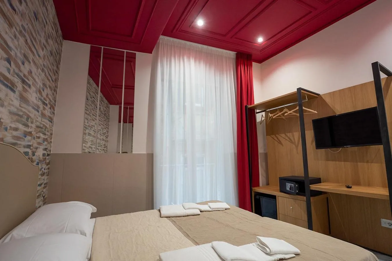 Photo of the whole room, Bed in PC Boutique H Napoli Centro, by ClaPa Group