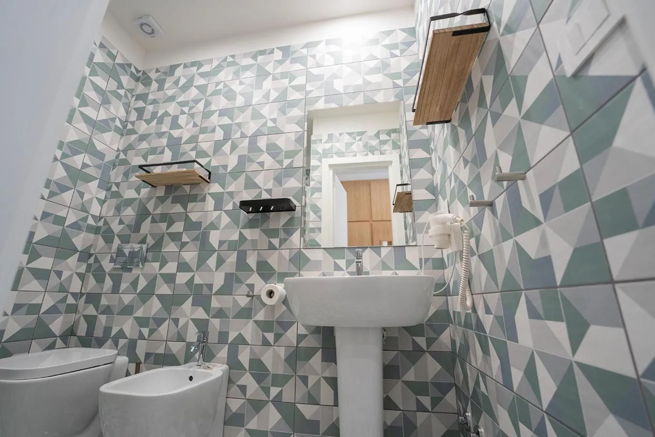 Shower in PC Boutique H Napoli Centro, by ClaPa Group