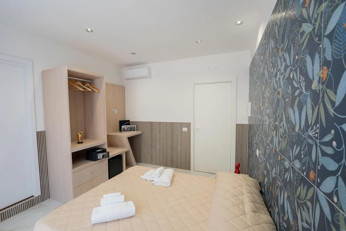 Bedroom, Bed in PC Boutique H Napoli Centro, by ClaPa Group