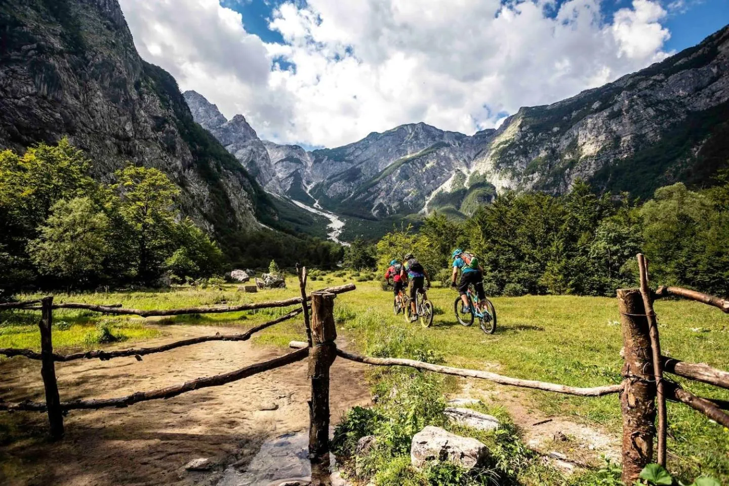 Mountain view in Hisa Rejmr with private parking