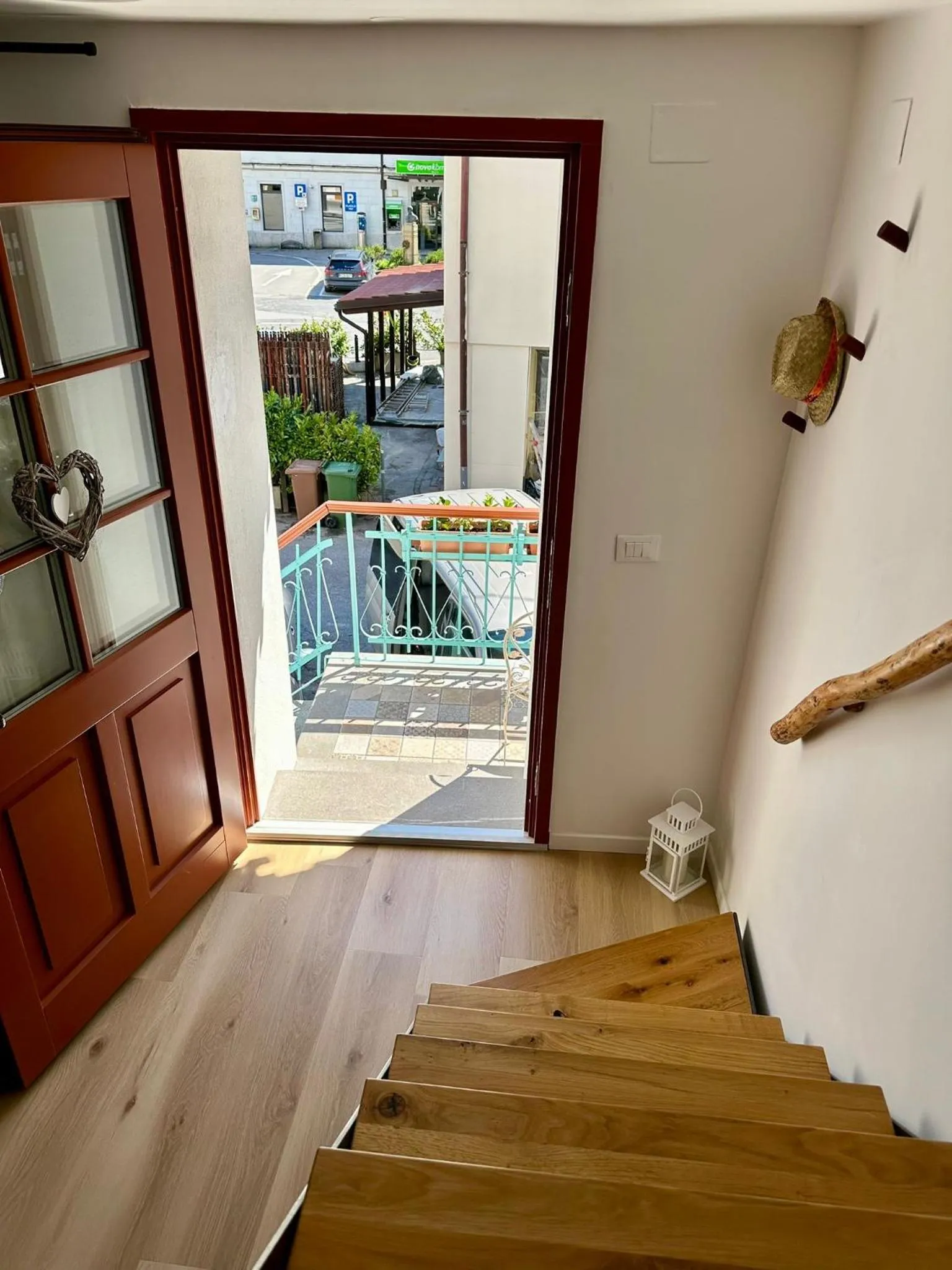 Facade/entrance in Hisa Rejmr with private parking