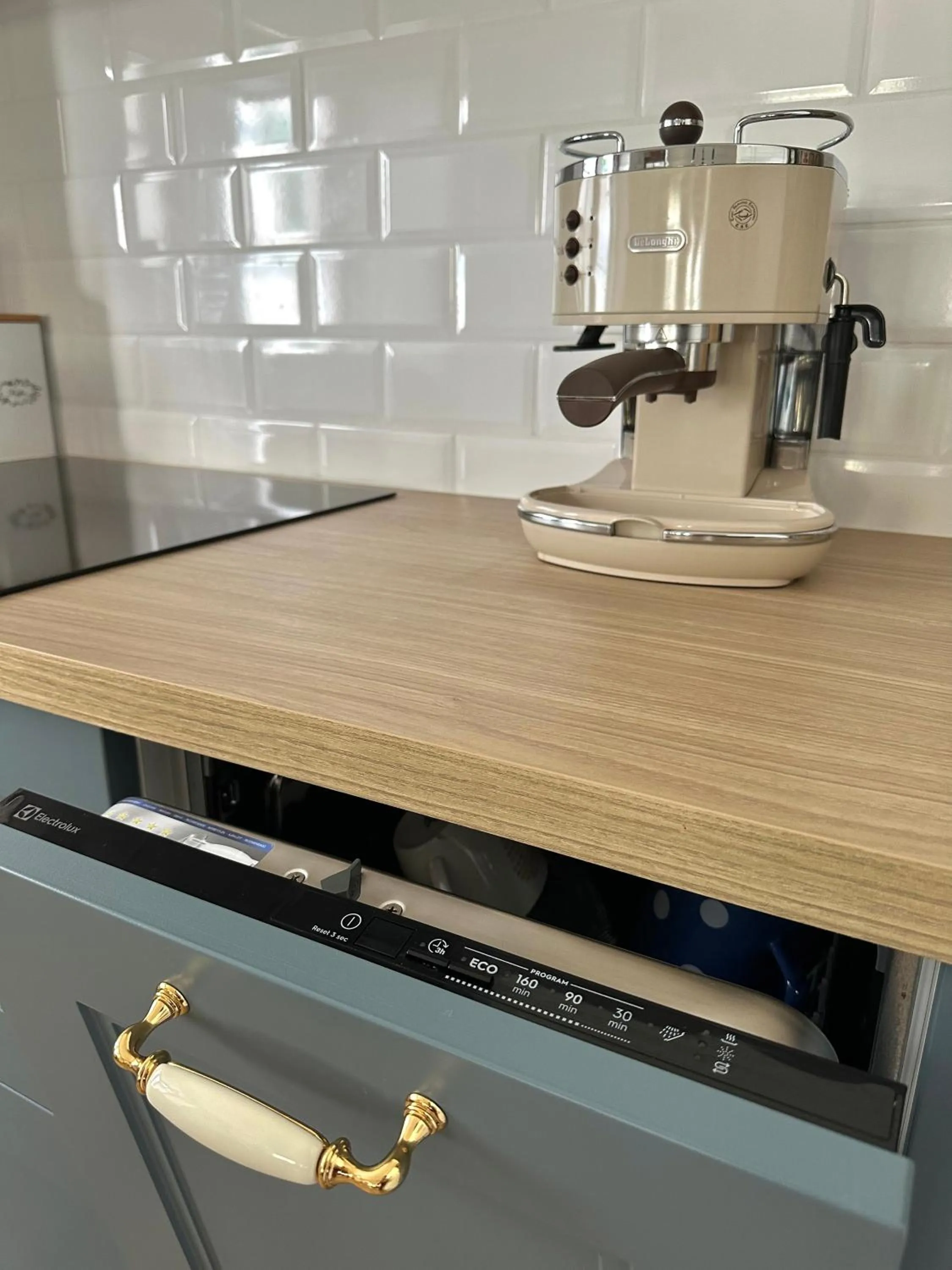 Coffee/tea facilities in Hisa Rejmr with private parking