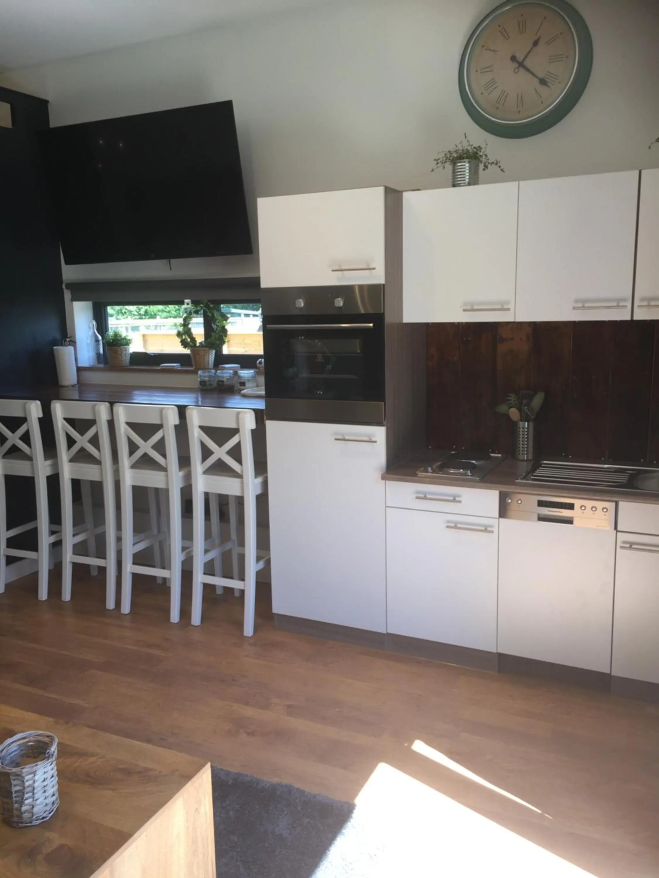 Coffee/tea facilities in Willow Court Farm Studio South & Petting Farm, 8 mins from Legoland & Windsor, 15 mins from Lapland UK