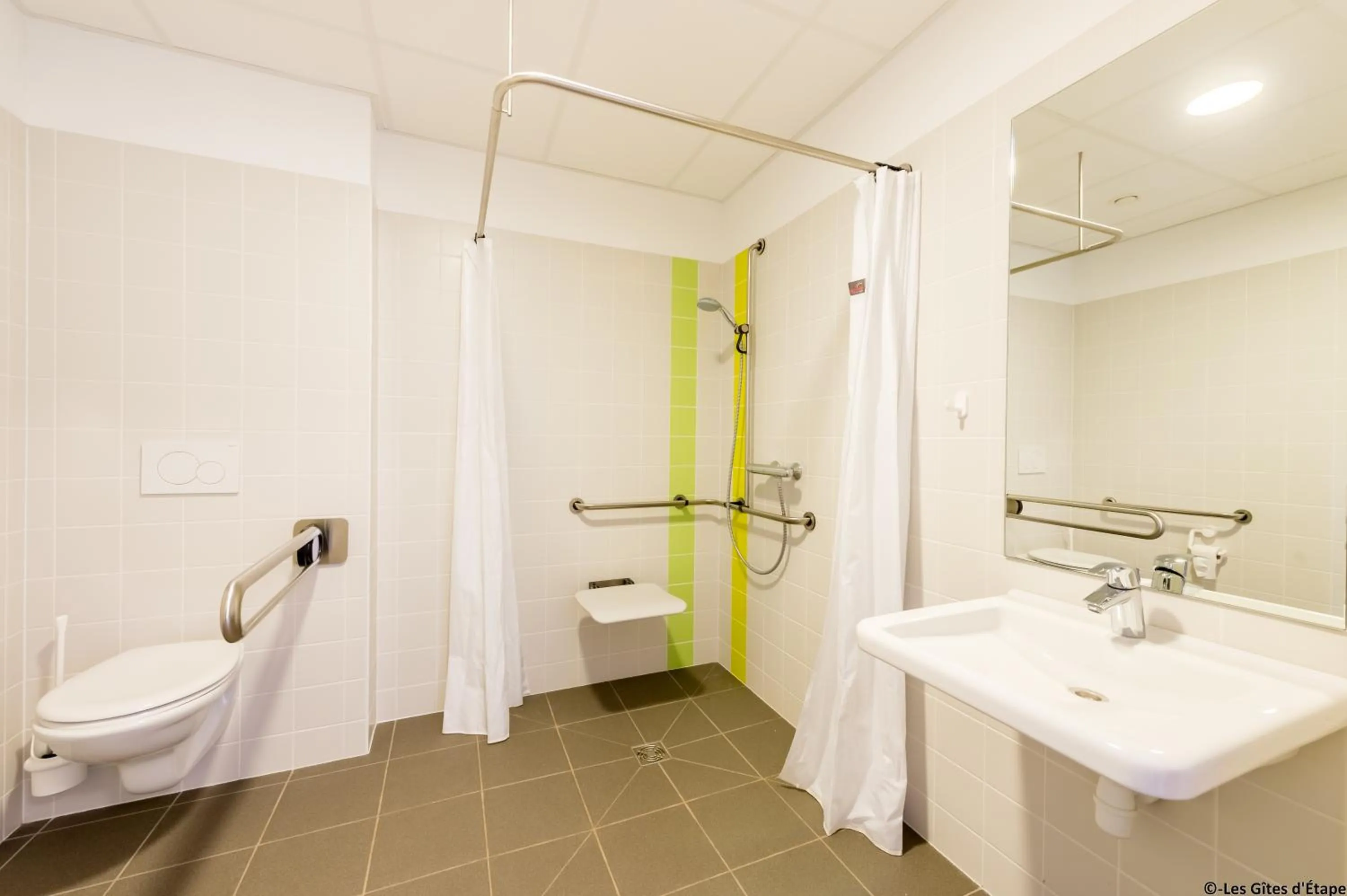 Shower in Gîte Kaleo Eupen Jugendherberge