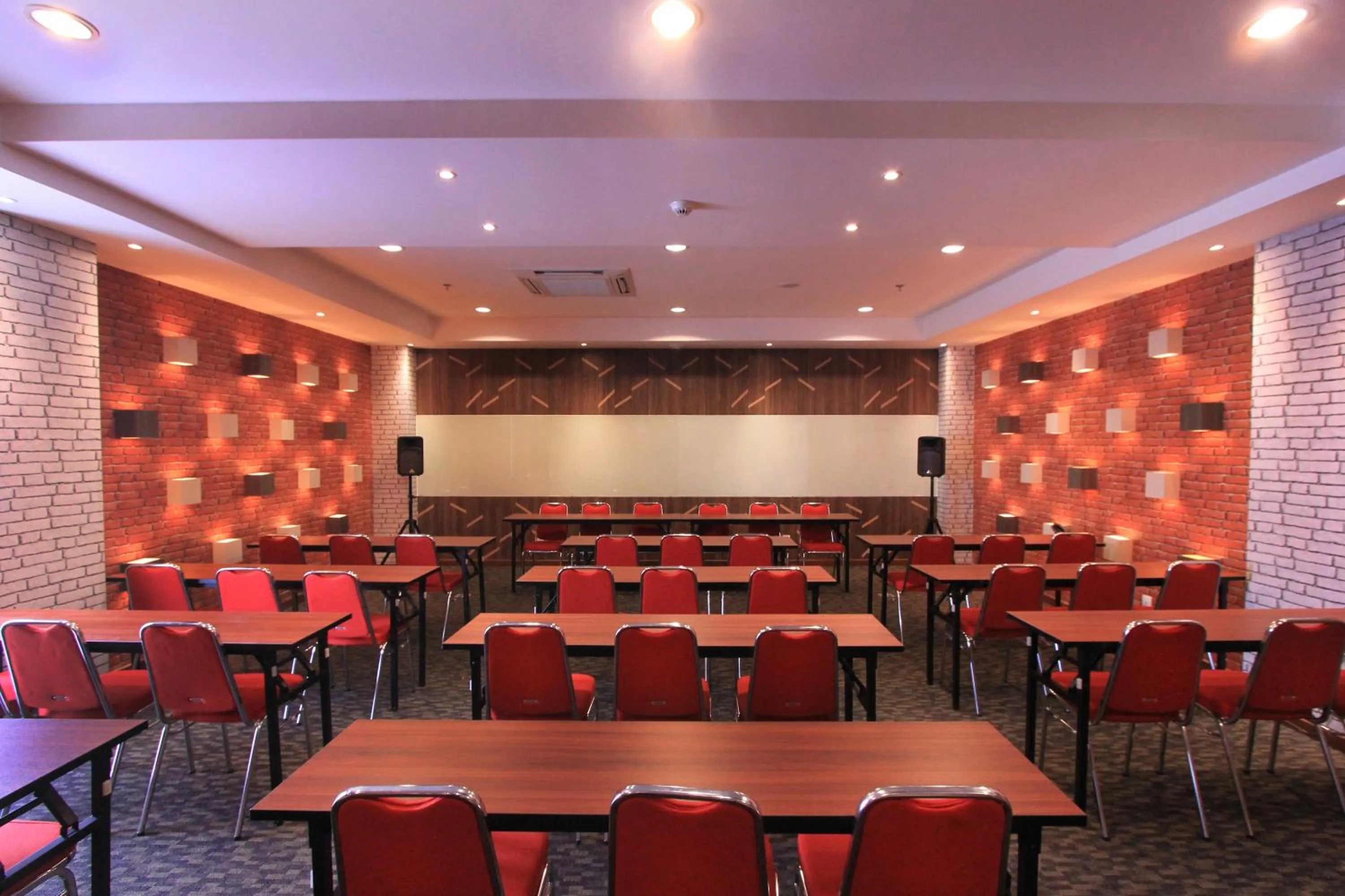 Business facilities in Uniq Hotel