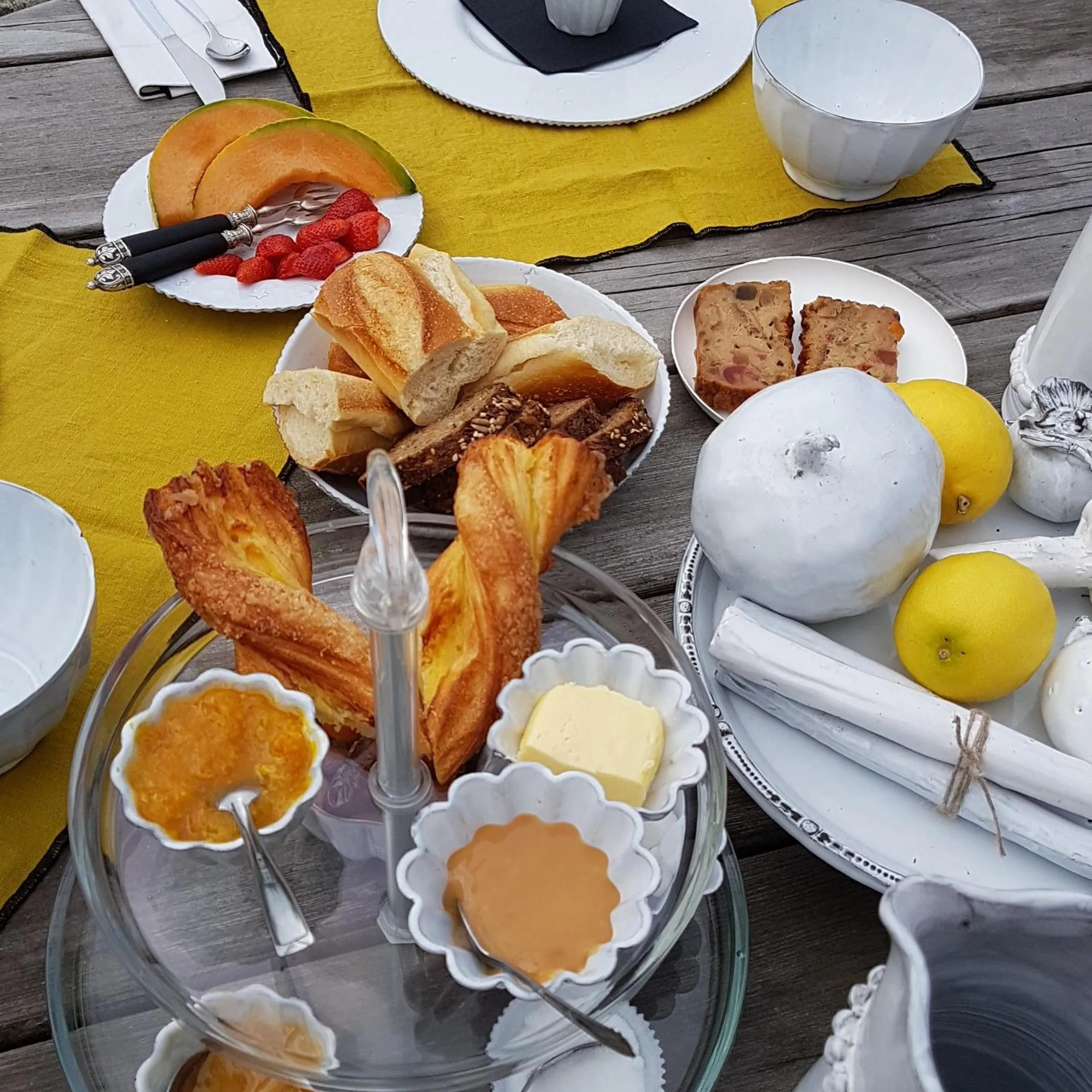 Continental breakfast in Par Hasard ou pas