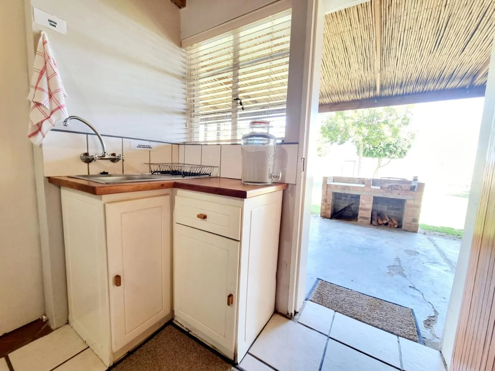 Kitchen or kitchenette in Kwetu Guest Farm