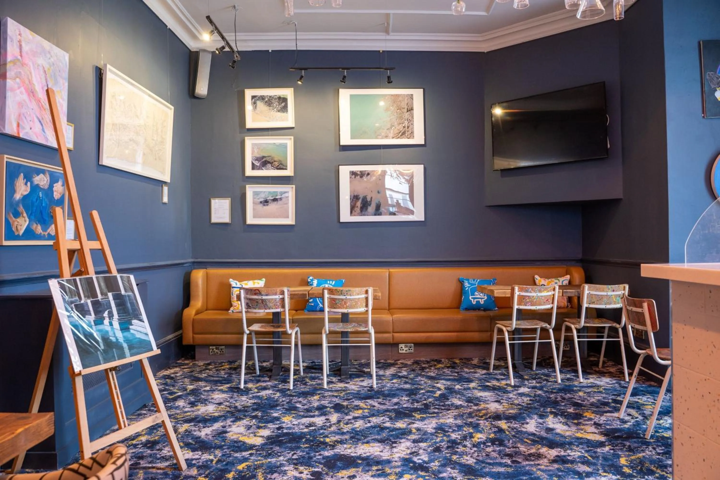 Lounge or bar in Abbey Hotel Bath, a Tribute Portfolio Hotel