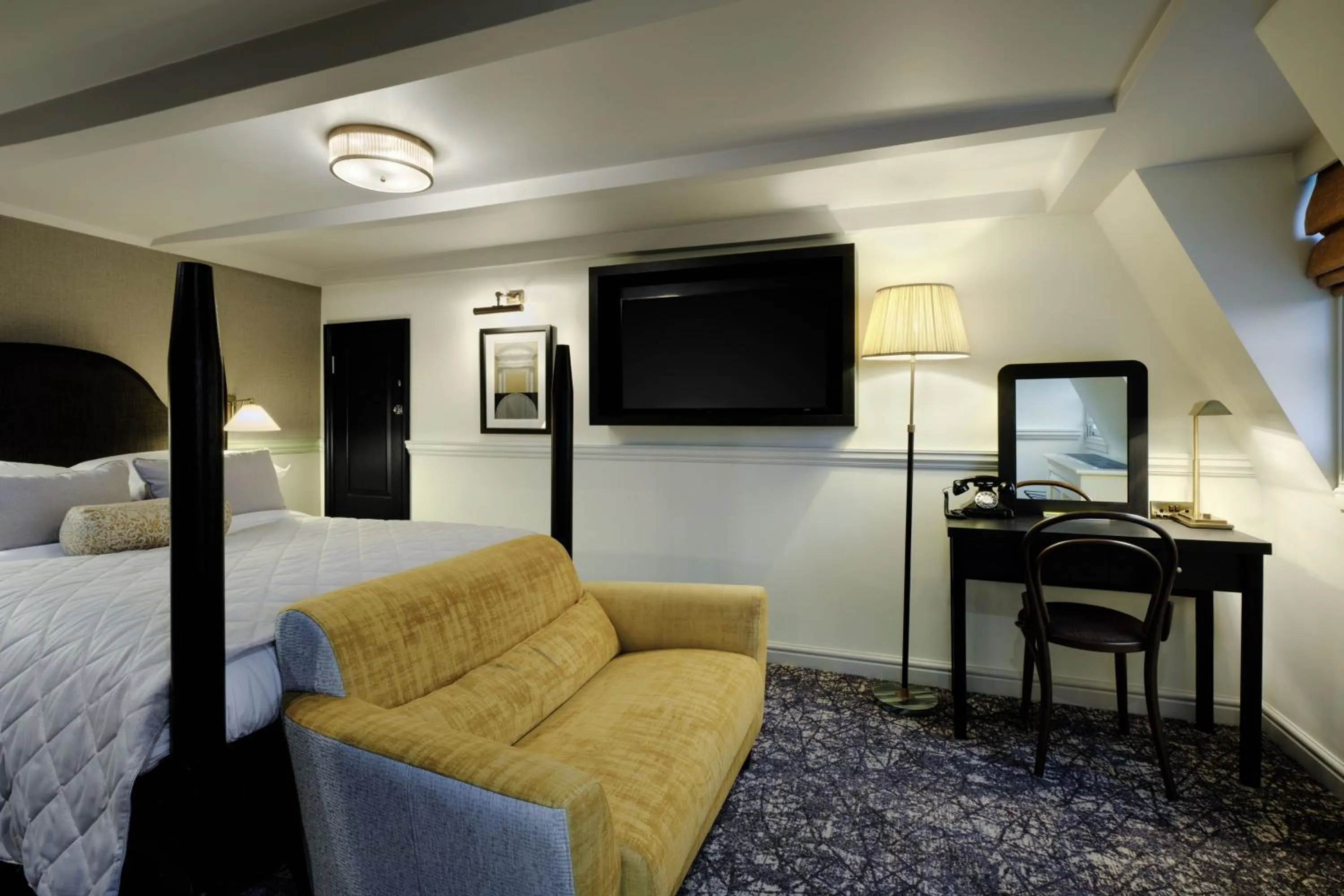 TV and multimedia, Bed in Abbey Hotel Bath, a Tribute Portfolio Hotel