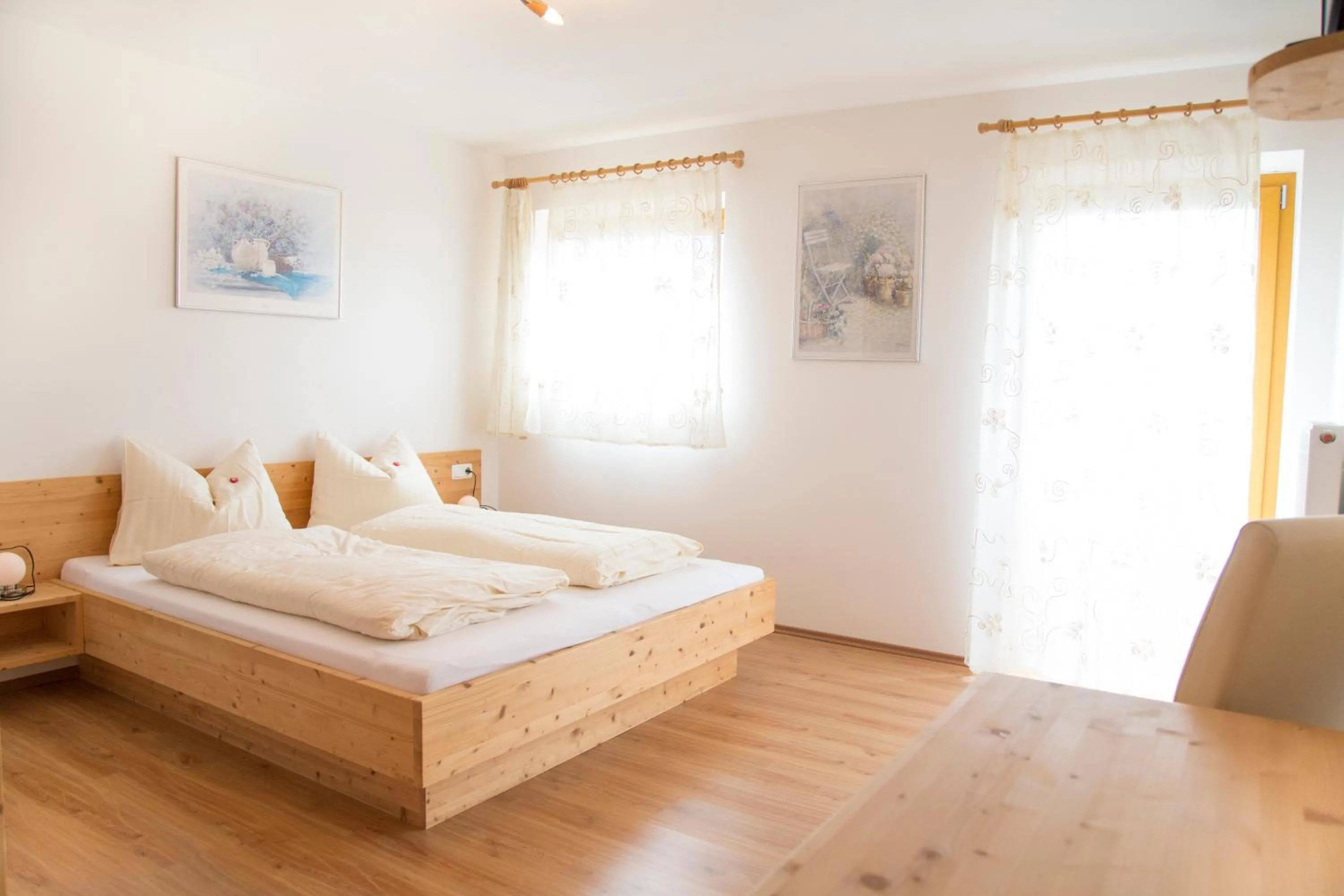 Photo of the whole room, Bed in Unterer Obereggerhof