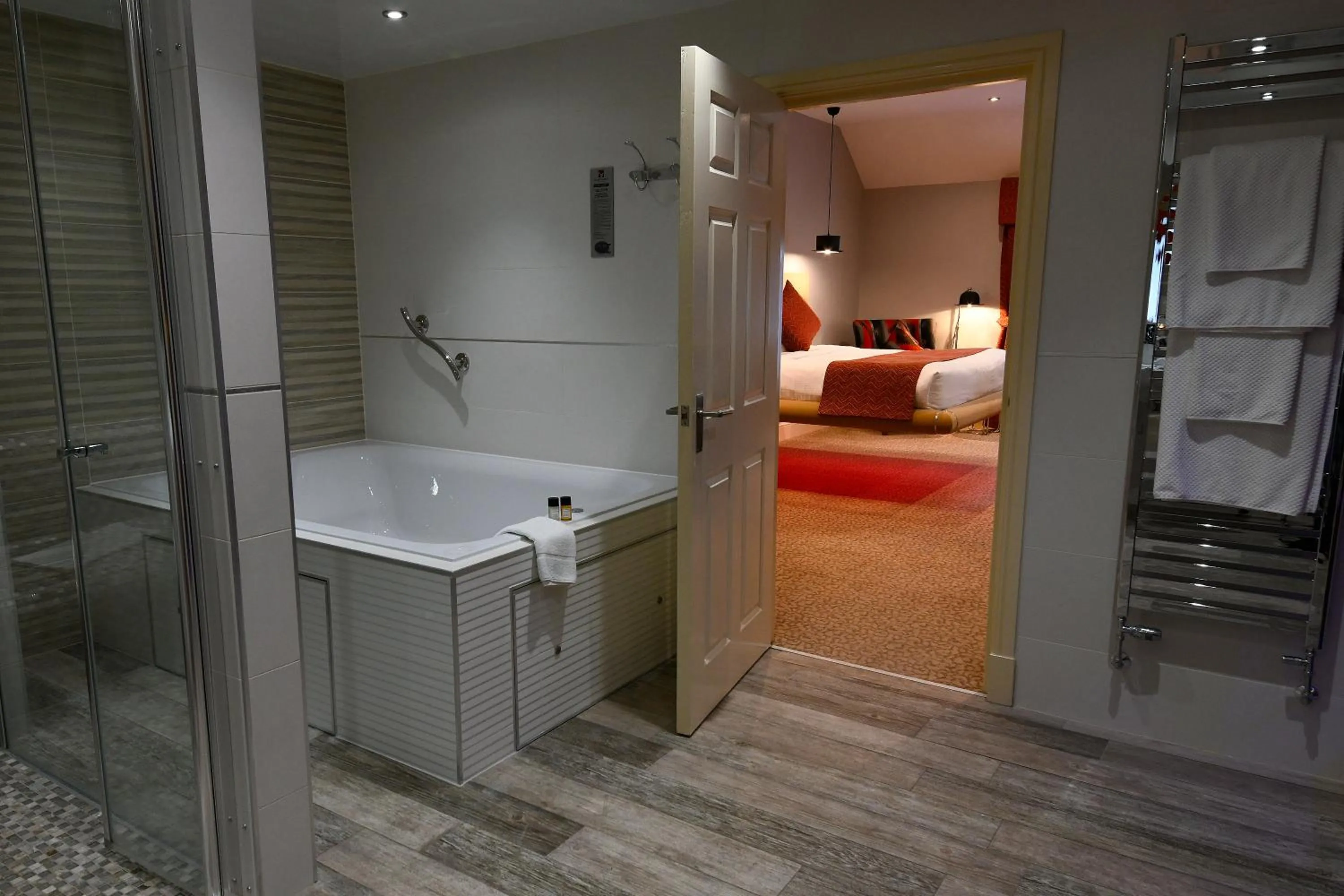 Bathroom, Bed in Best Western Premier Doncaster Mount Pleasant Hotel