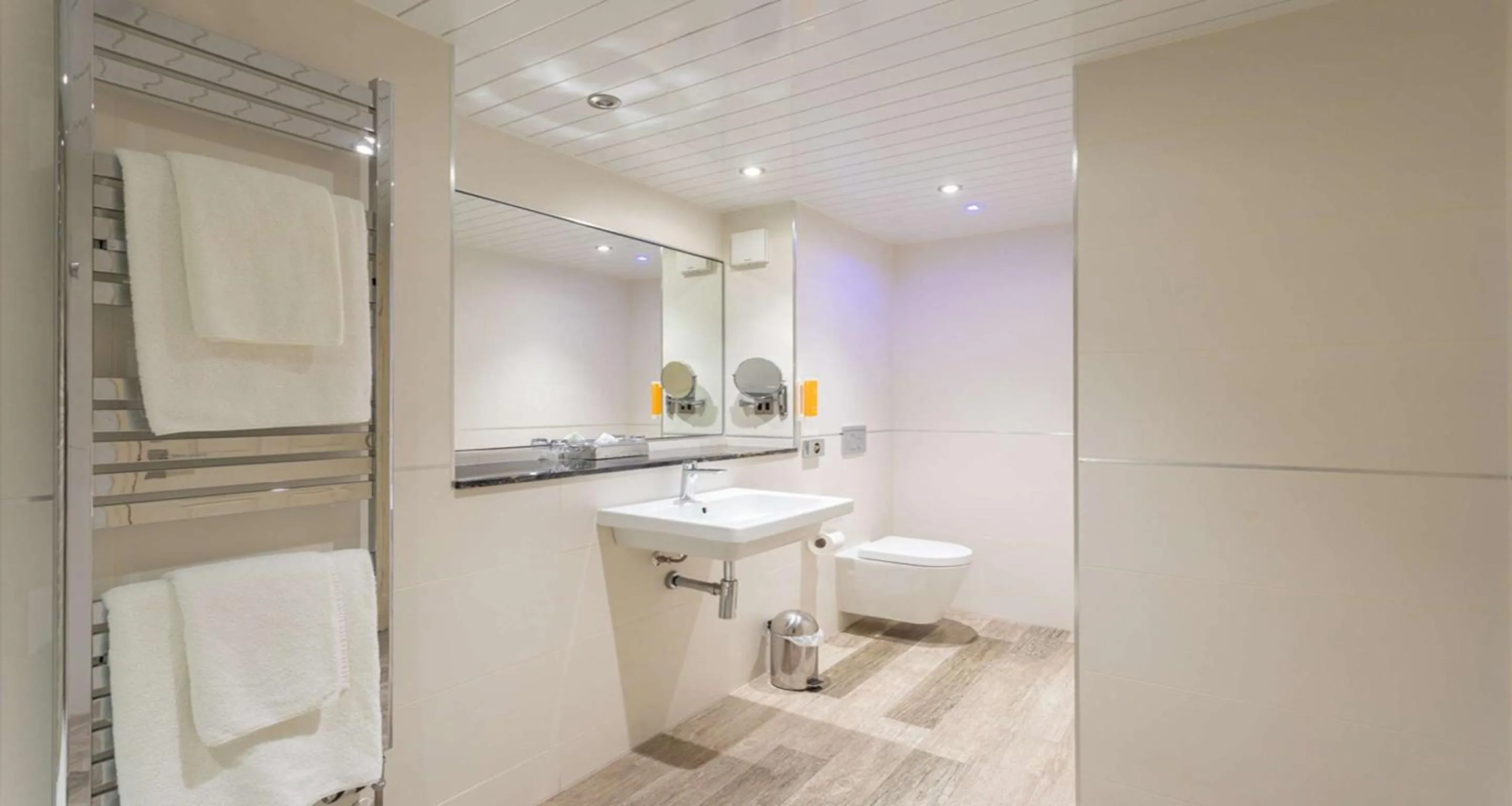 Bedroom in Best Western Premier Doncaster Mount Pleasant Hotel