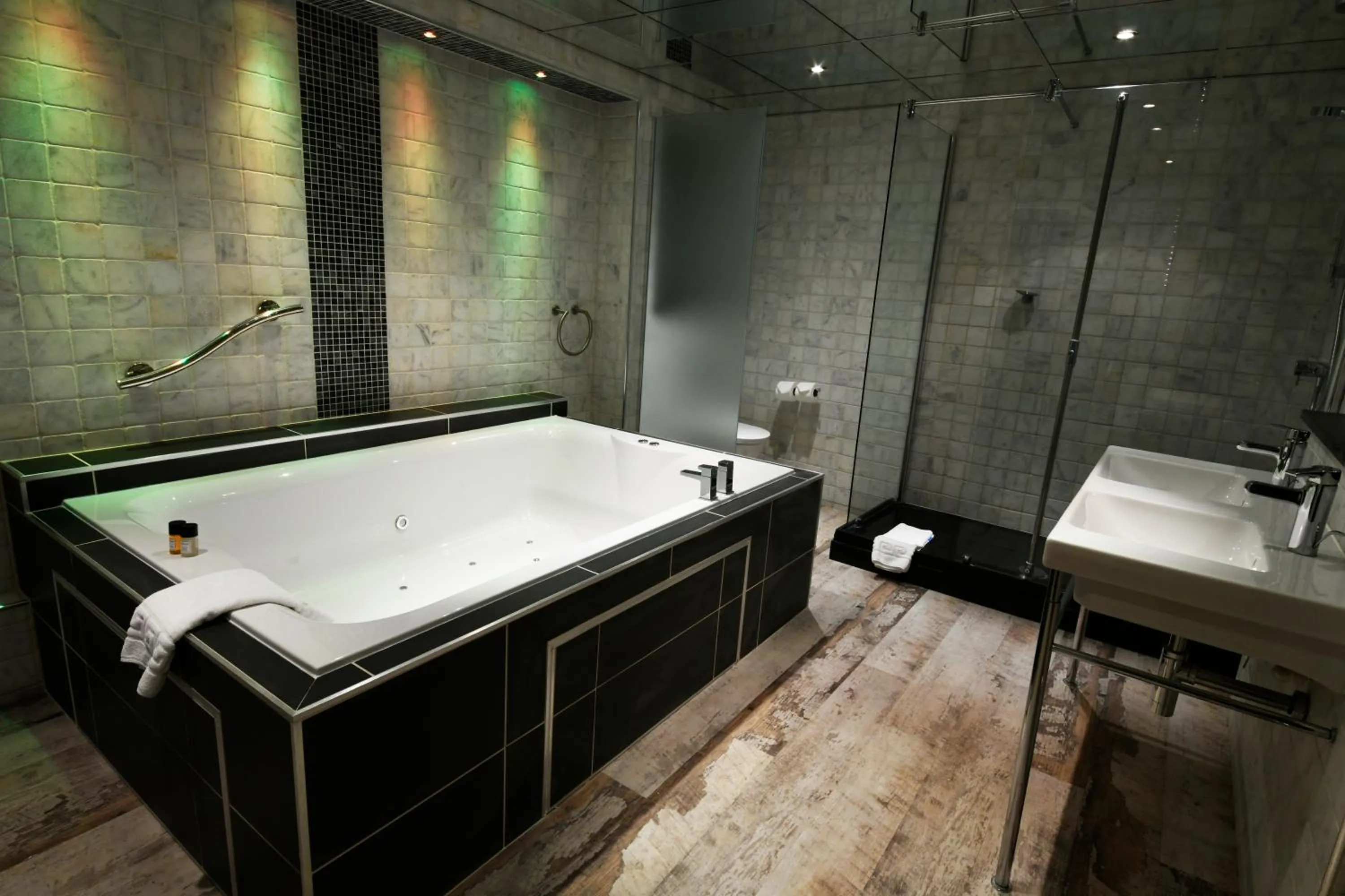 Bathroom in Best Western Premier Doncaster Mount Pleasant Hotel