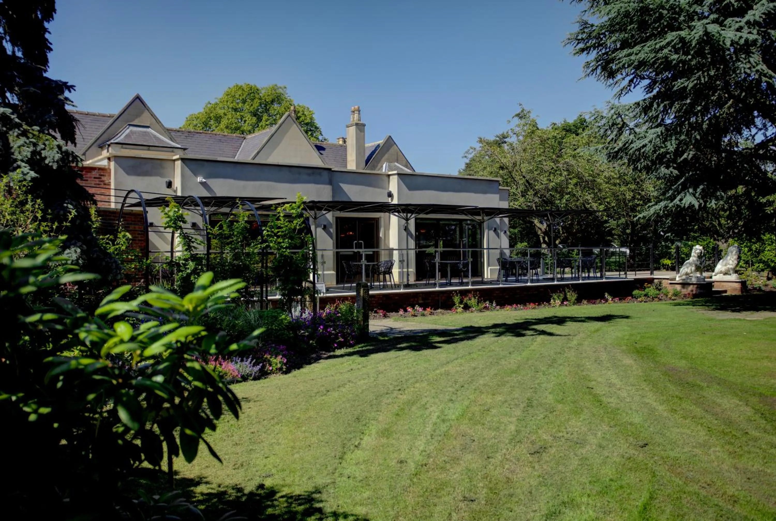 Property building in Best Western Premier Doncaster Mount Pleasant Hotel