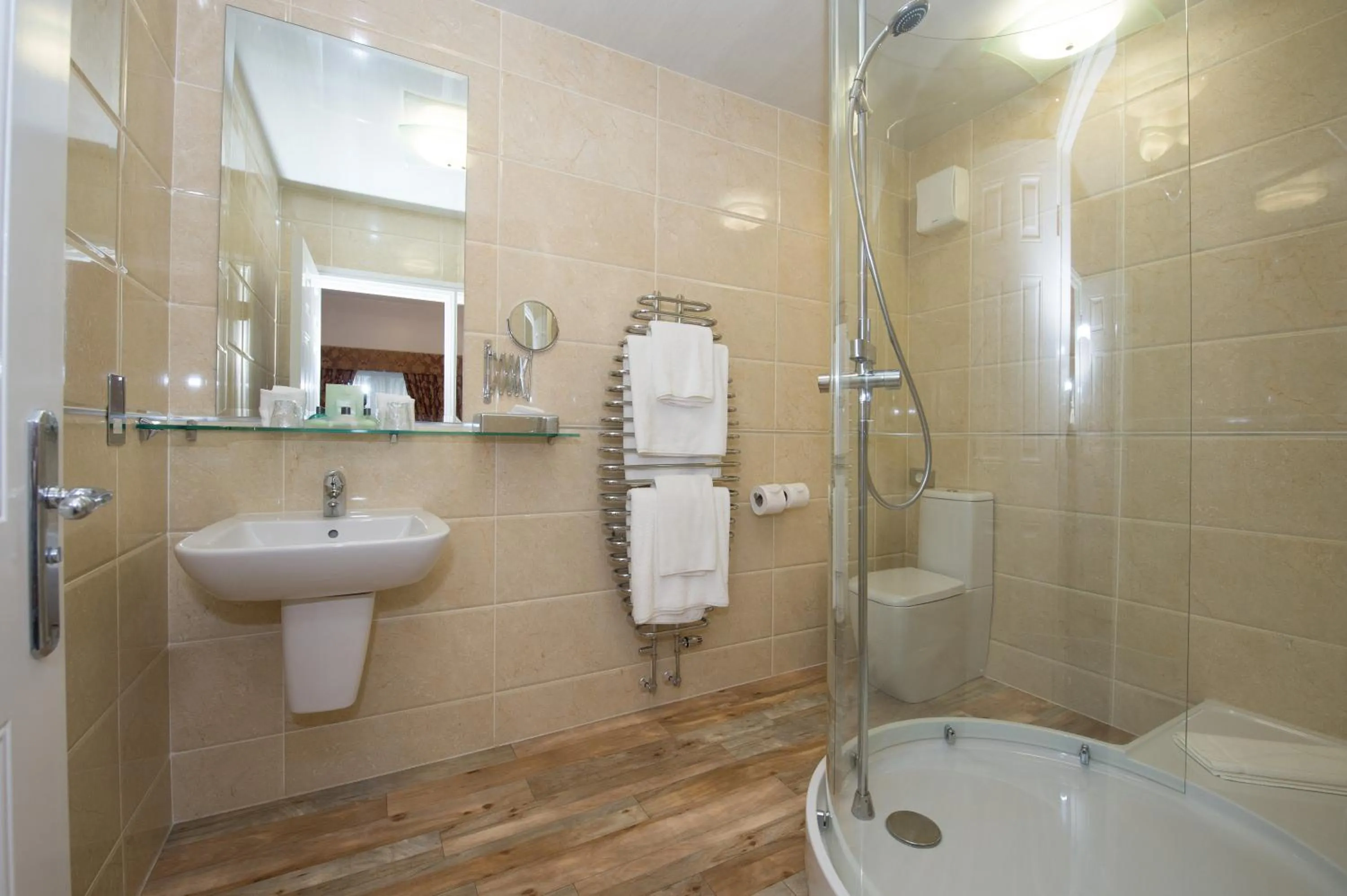Shower in Best Western Premier Doncaster Mount Pleasant Hotel