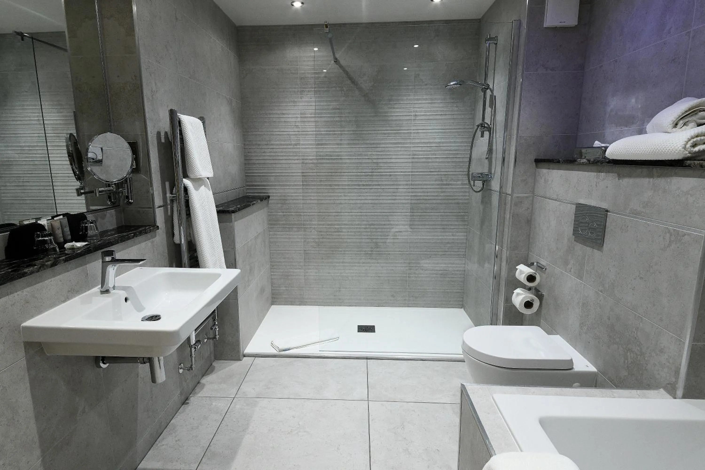 Shower in Best Western Premier Doncaster Mount Pleasant Hotel