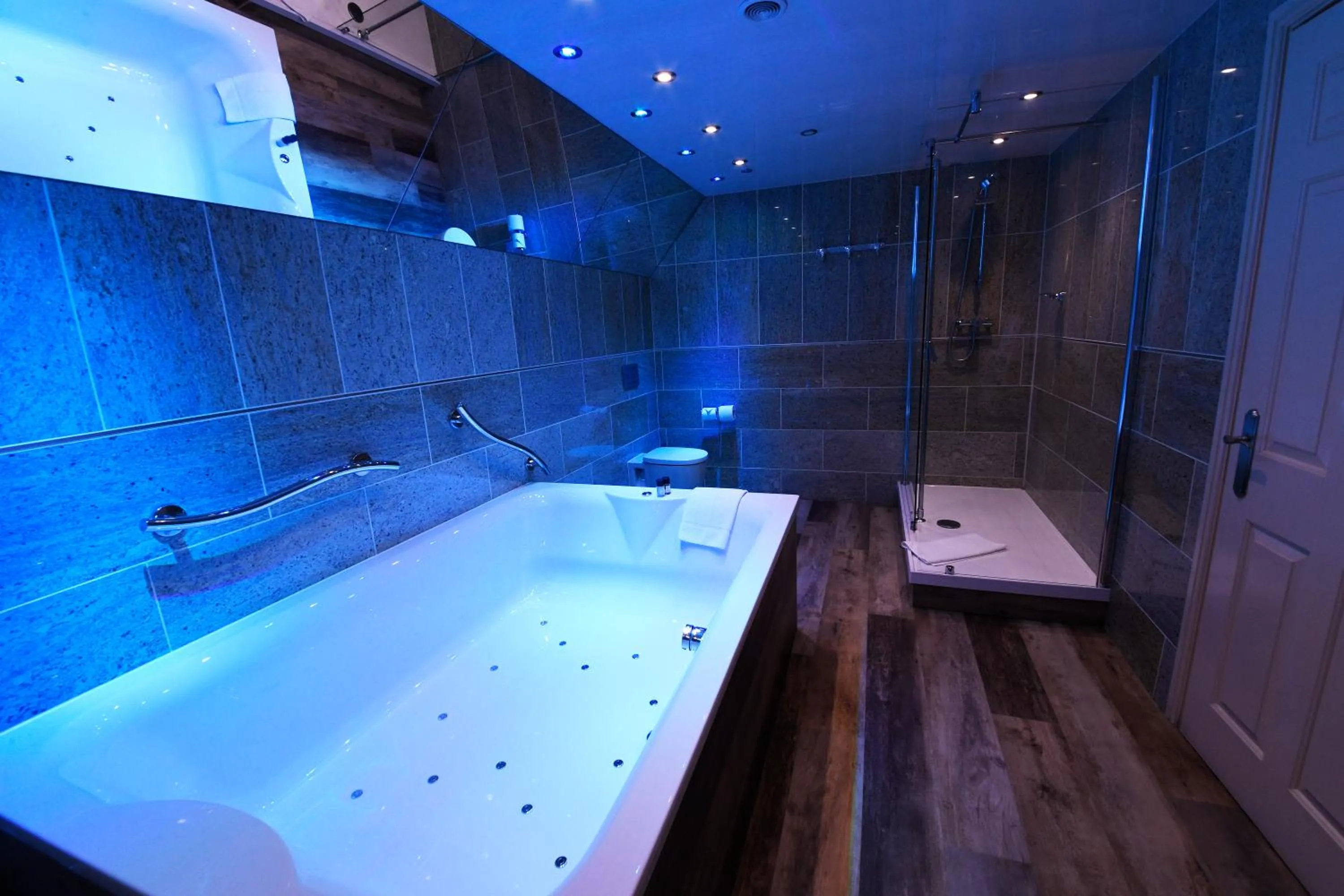 Bathroom in Best Western Premier Doncaster Mount Pleasant Hotel