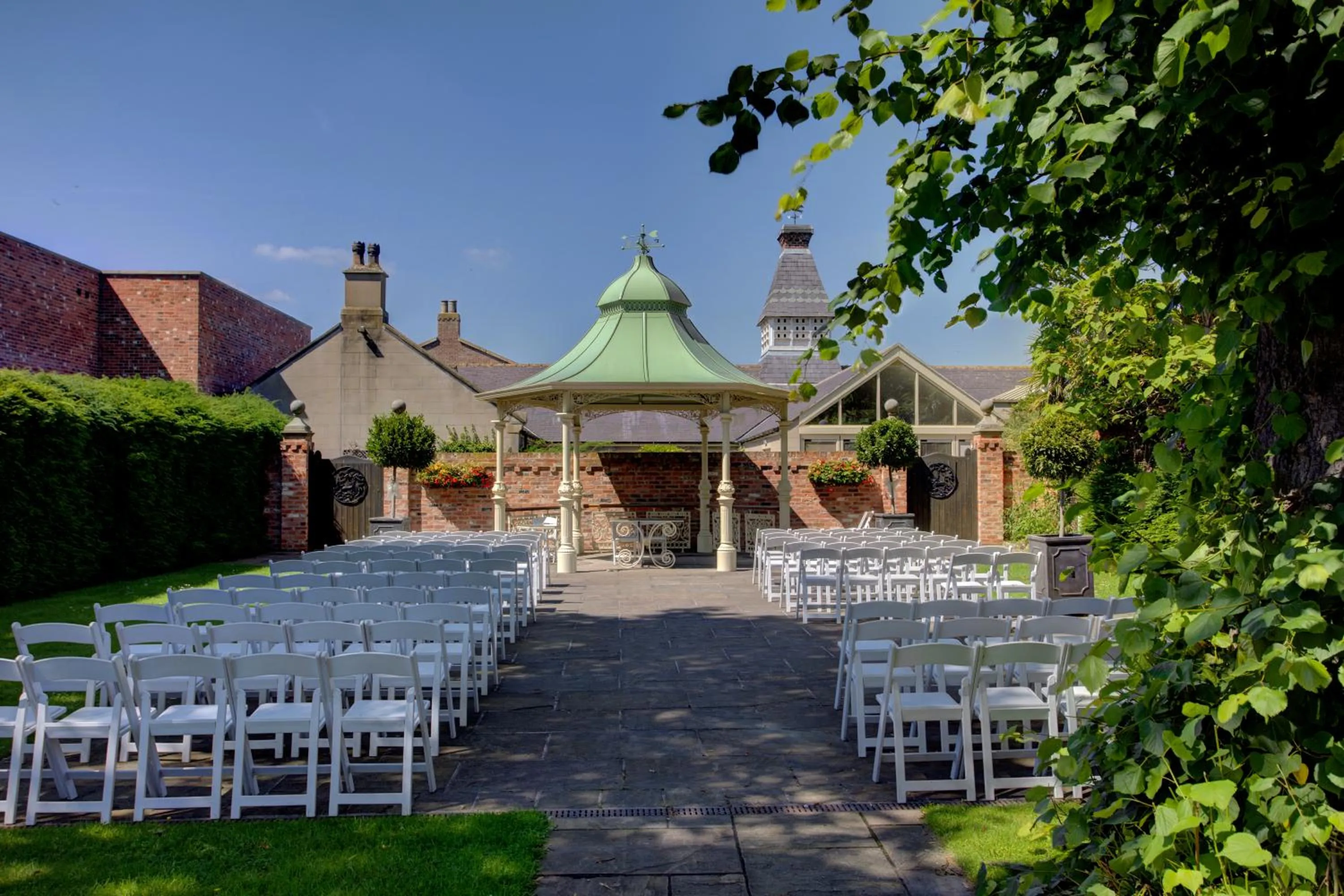 Patio in Best Western Premier Doncaster Mount Pleasant Hotel