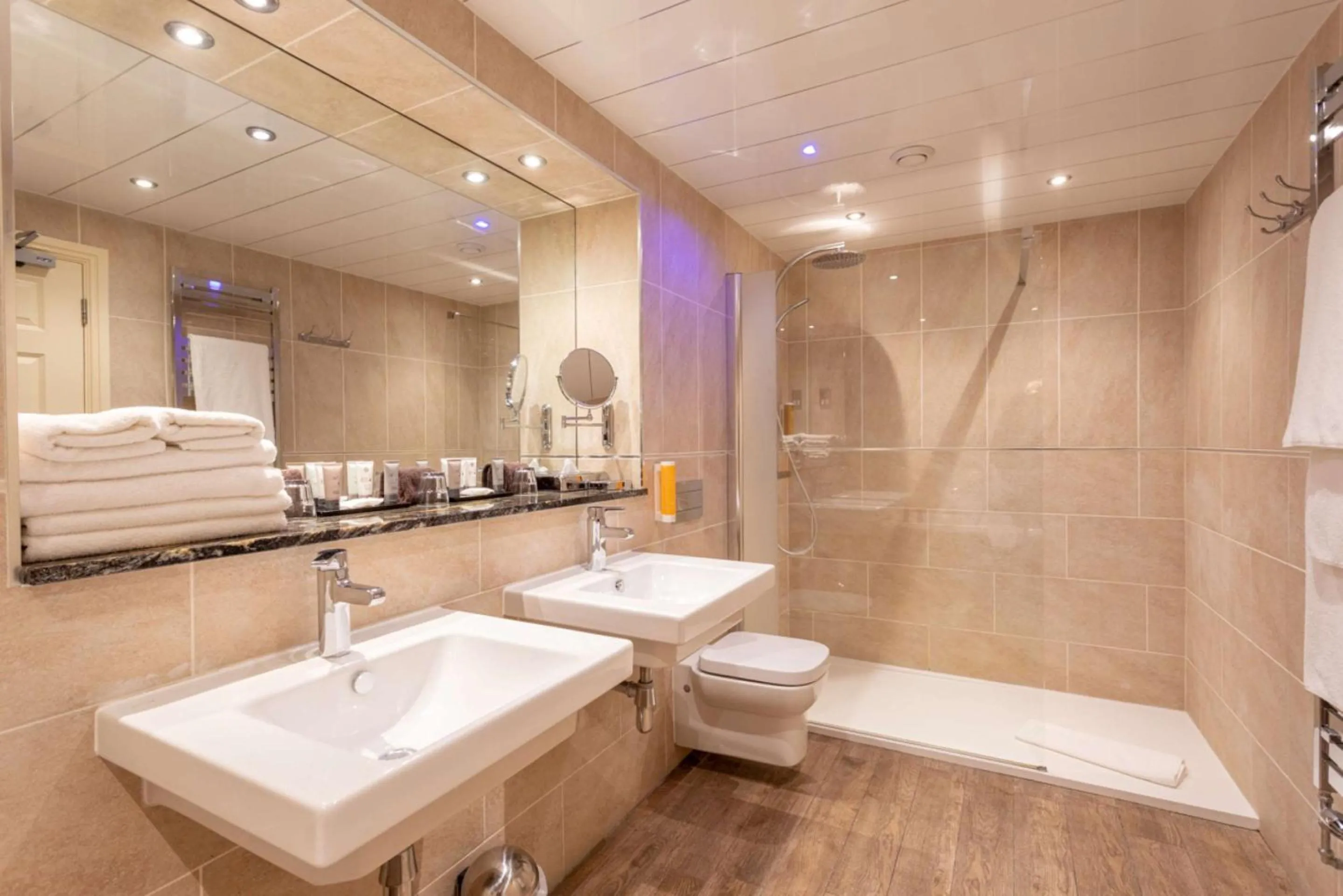 Bathroom in Best Western Premier Doncaster Mount Pleasant Hotel
