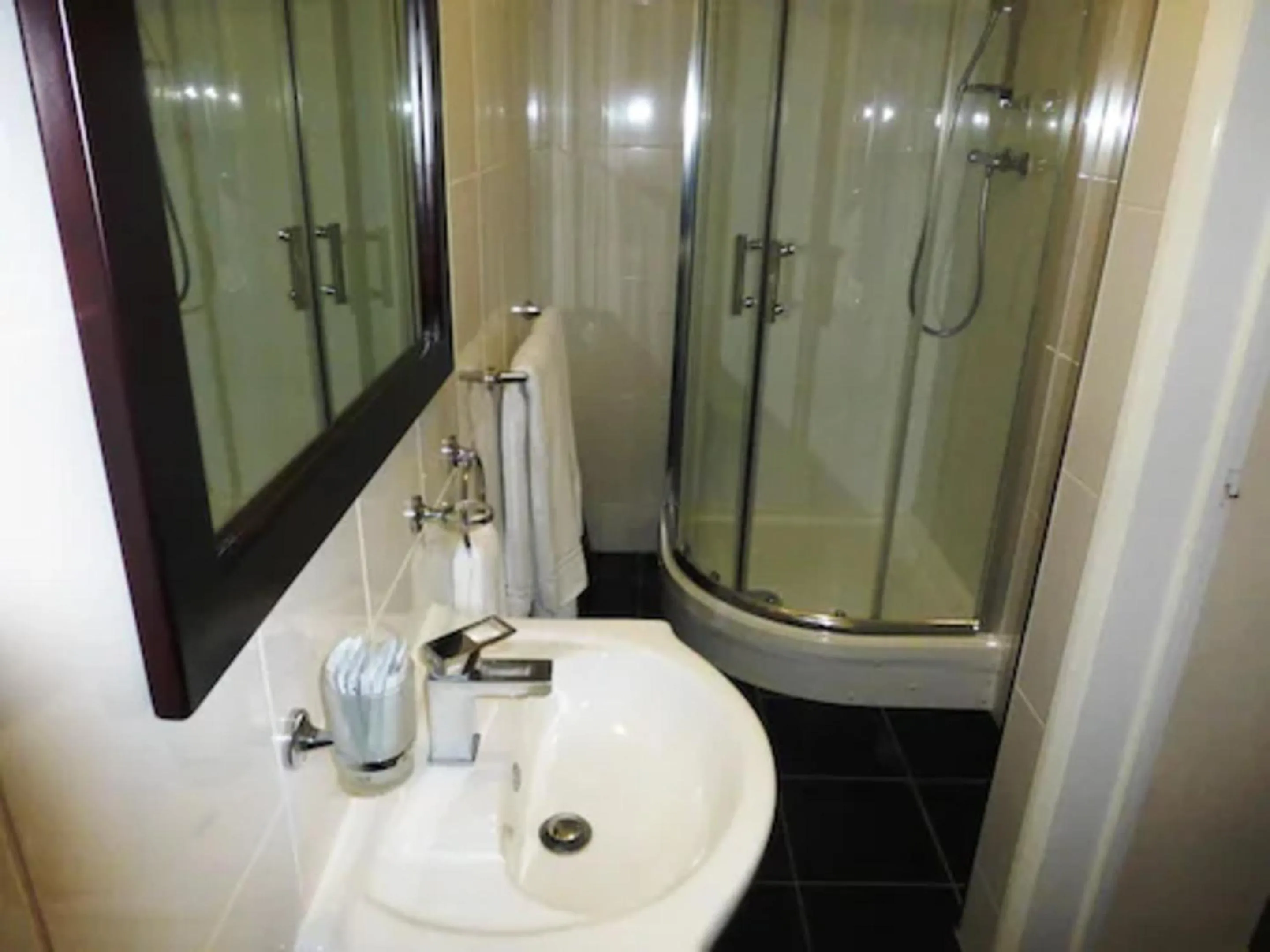 Bathroom in Esplanade Hotel - Clacton On Sea, Beachfront Hotel by OYO