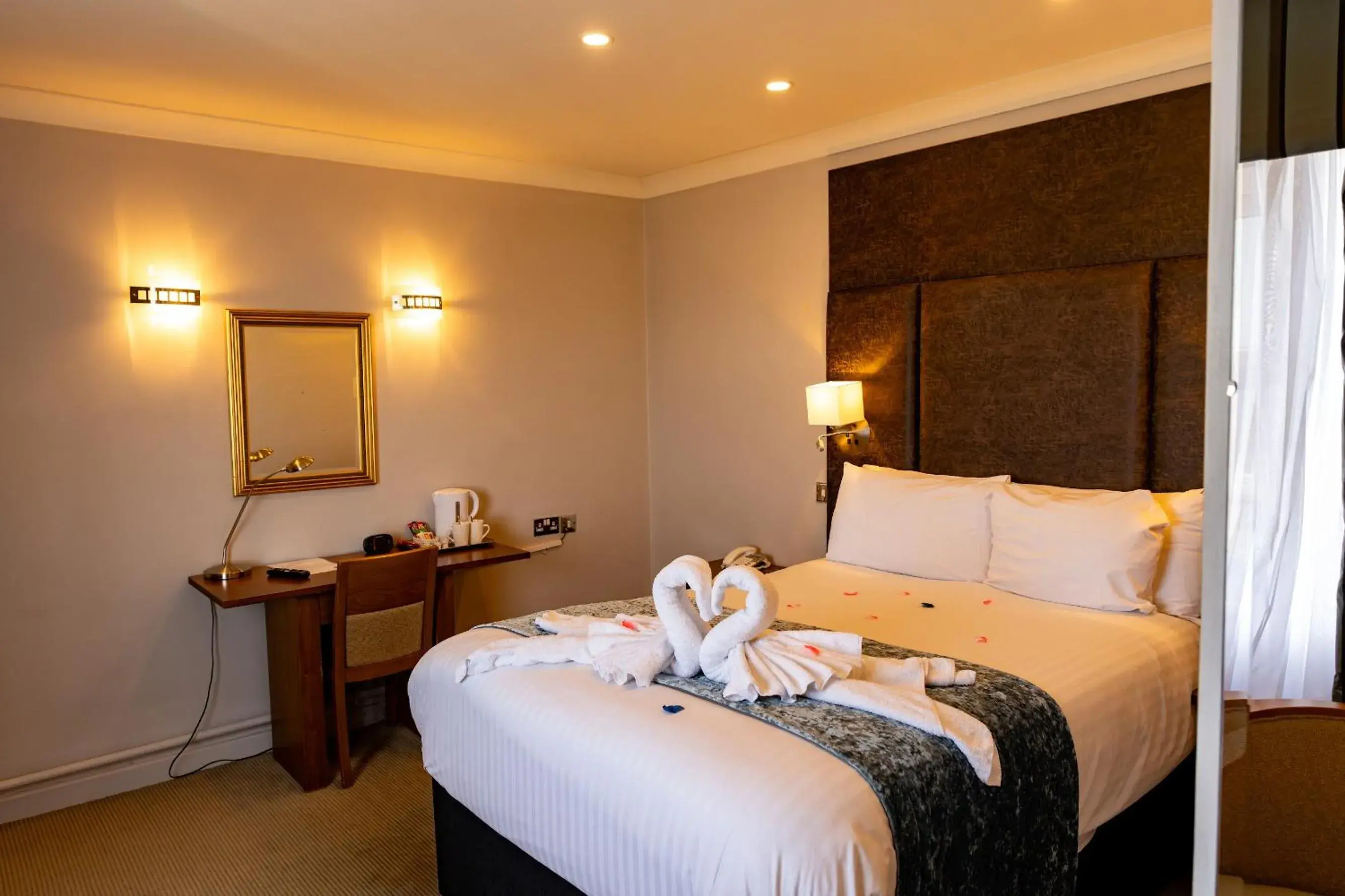 Bed in Best Western Aberavon Beach Hotel Bed in Best Western Aberavon Beach Hotel