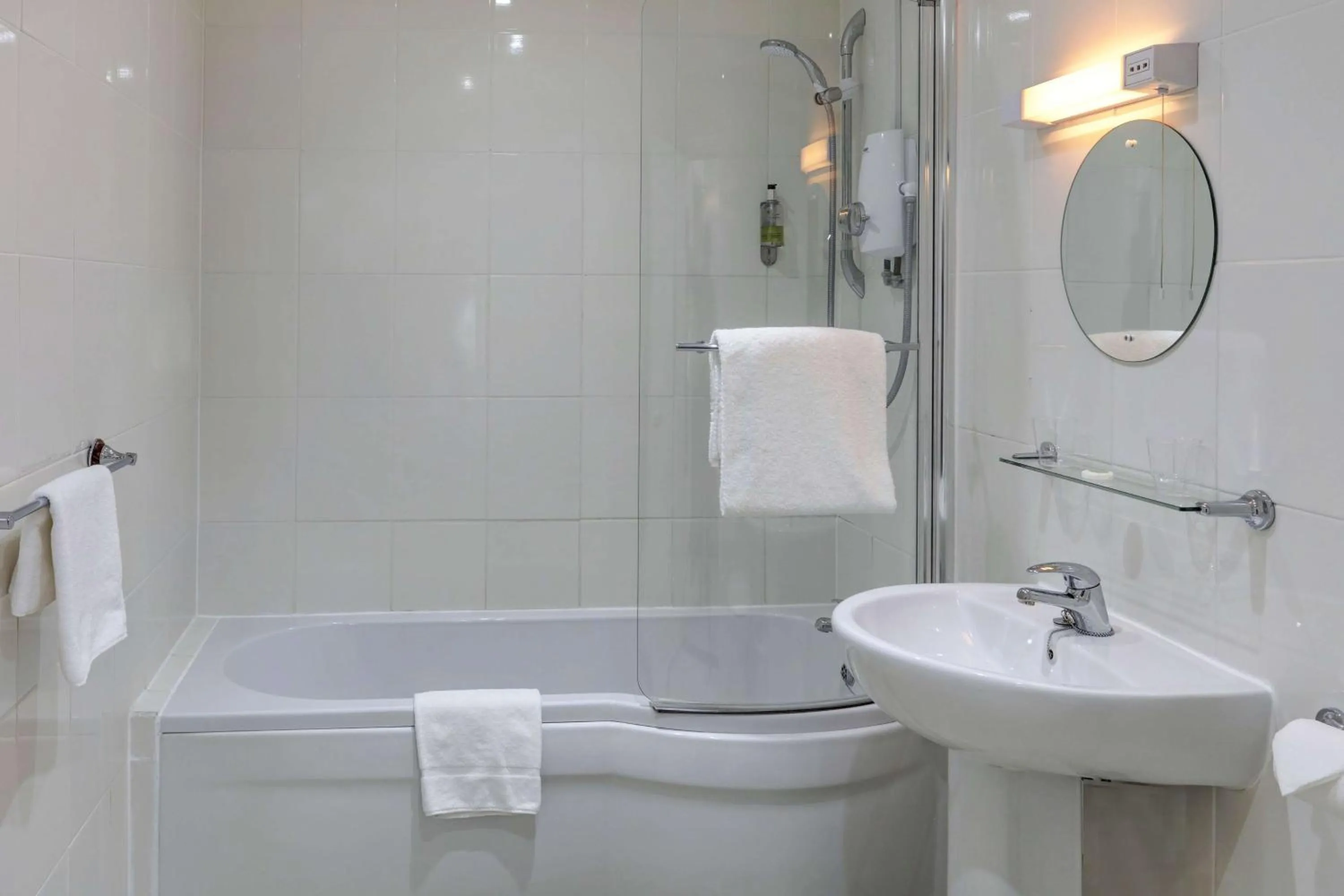 Photo of the whole room in Best Western Claydon Hotel