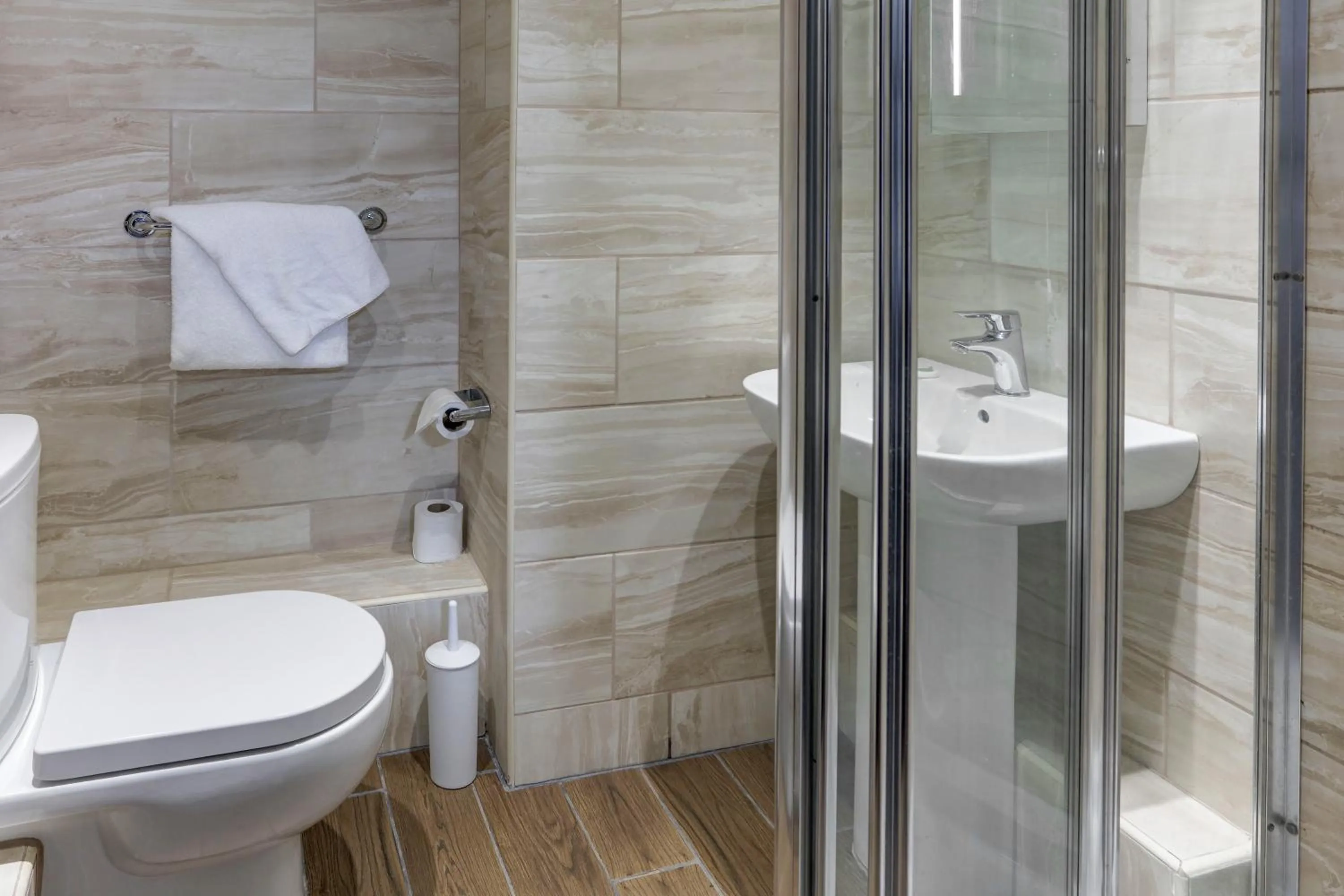 Bathroom in Best Western Claydon Hotel