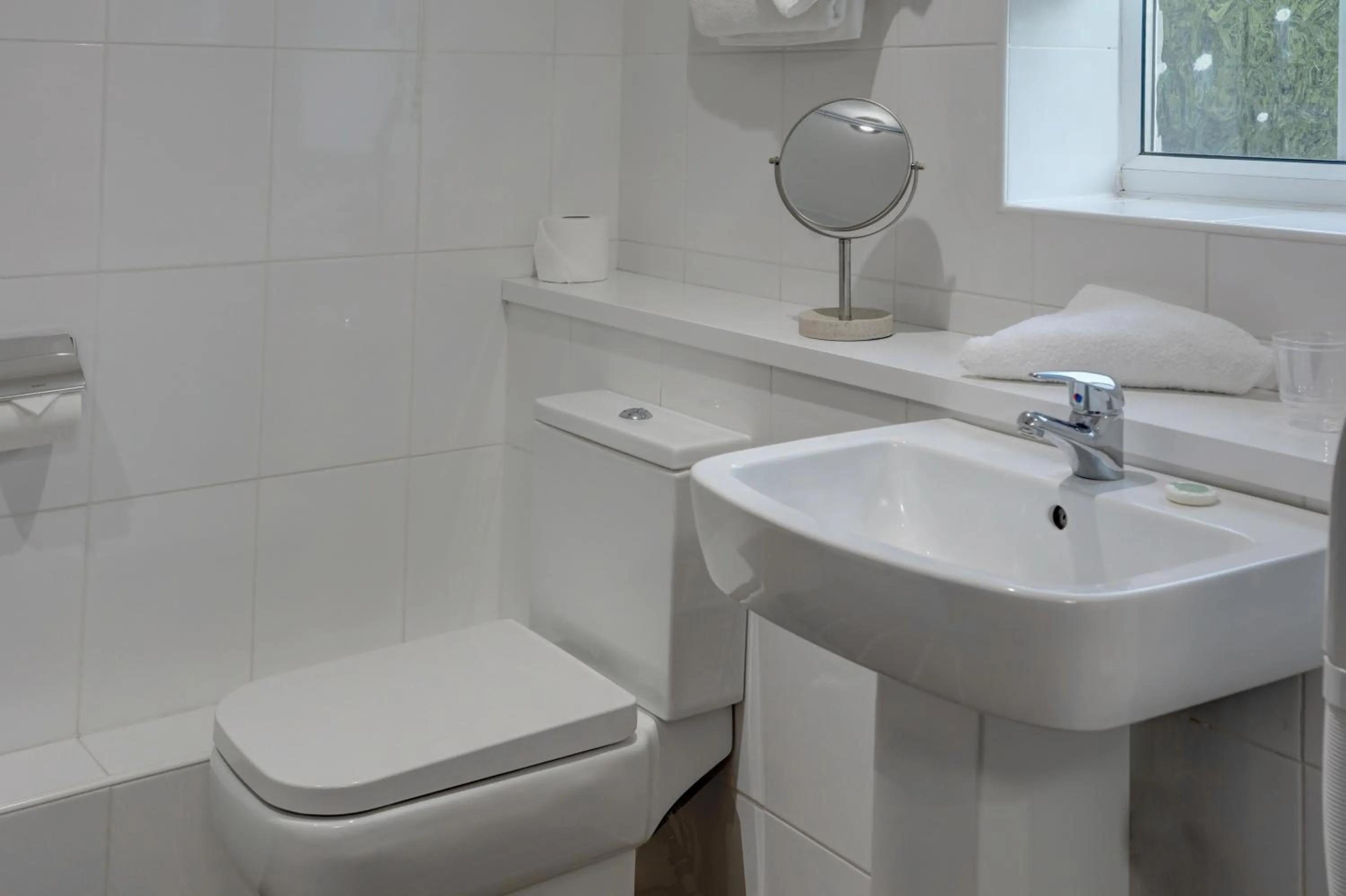 Bathroom in Best Western Claydon Hotel