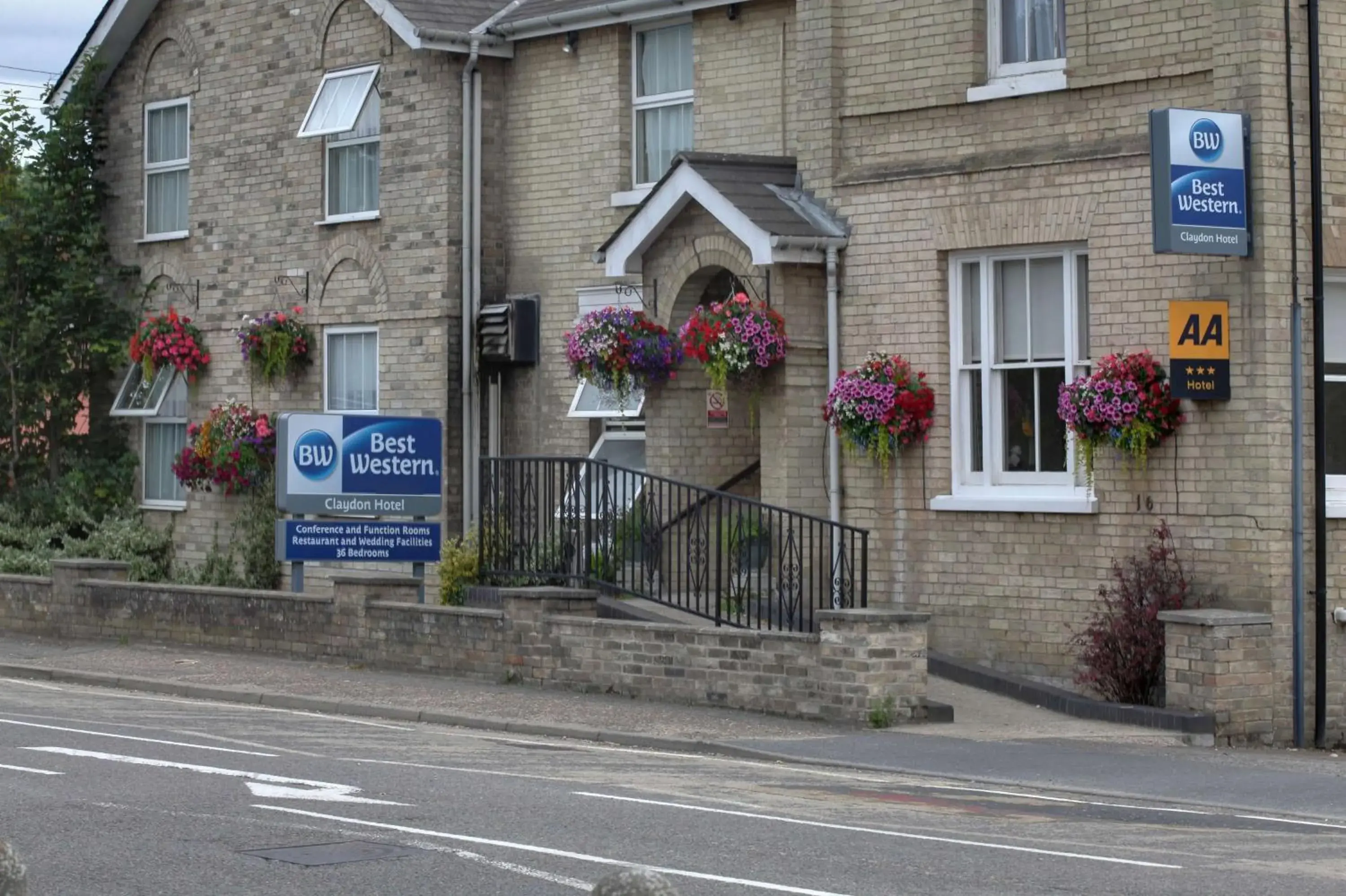 Property building in Best Western Claydon Hotel Property building in Best Western Claydon Hotel