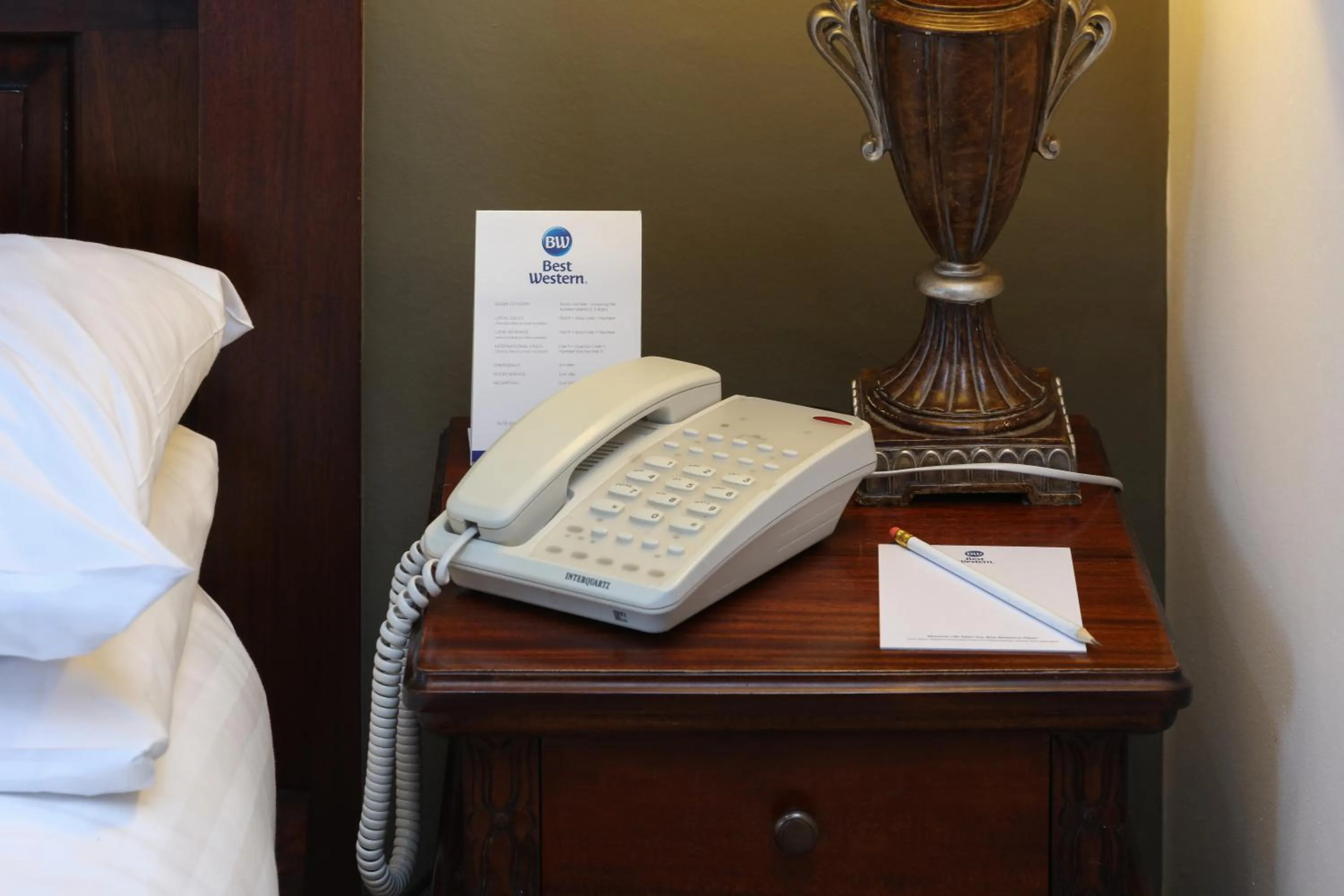 Bedroom, Bed in Best Western Claydon Hotel