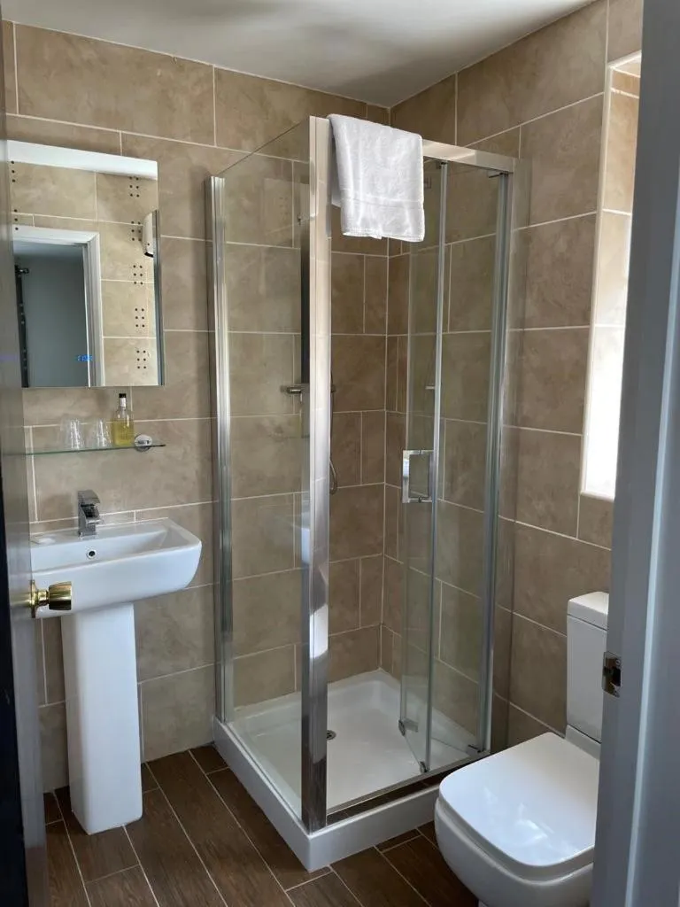 Shower in Best Western Claydon Hotel