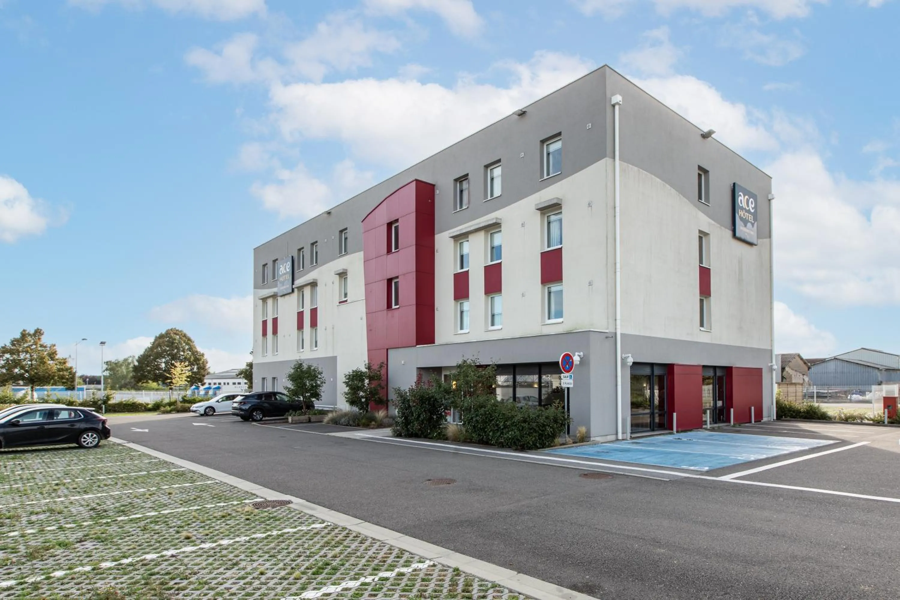 Property building in Ace Hôtel Chartres