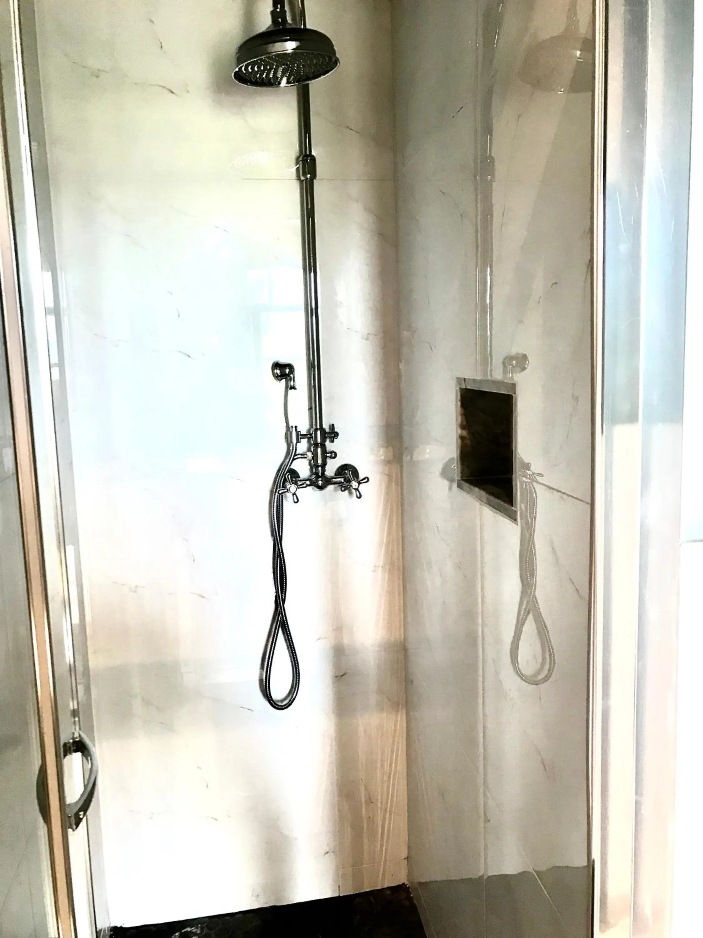 Shower in Dojo Bianco