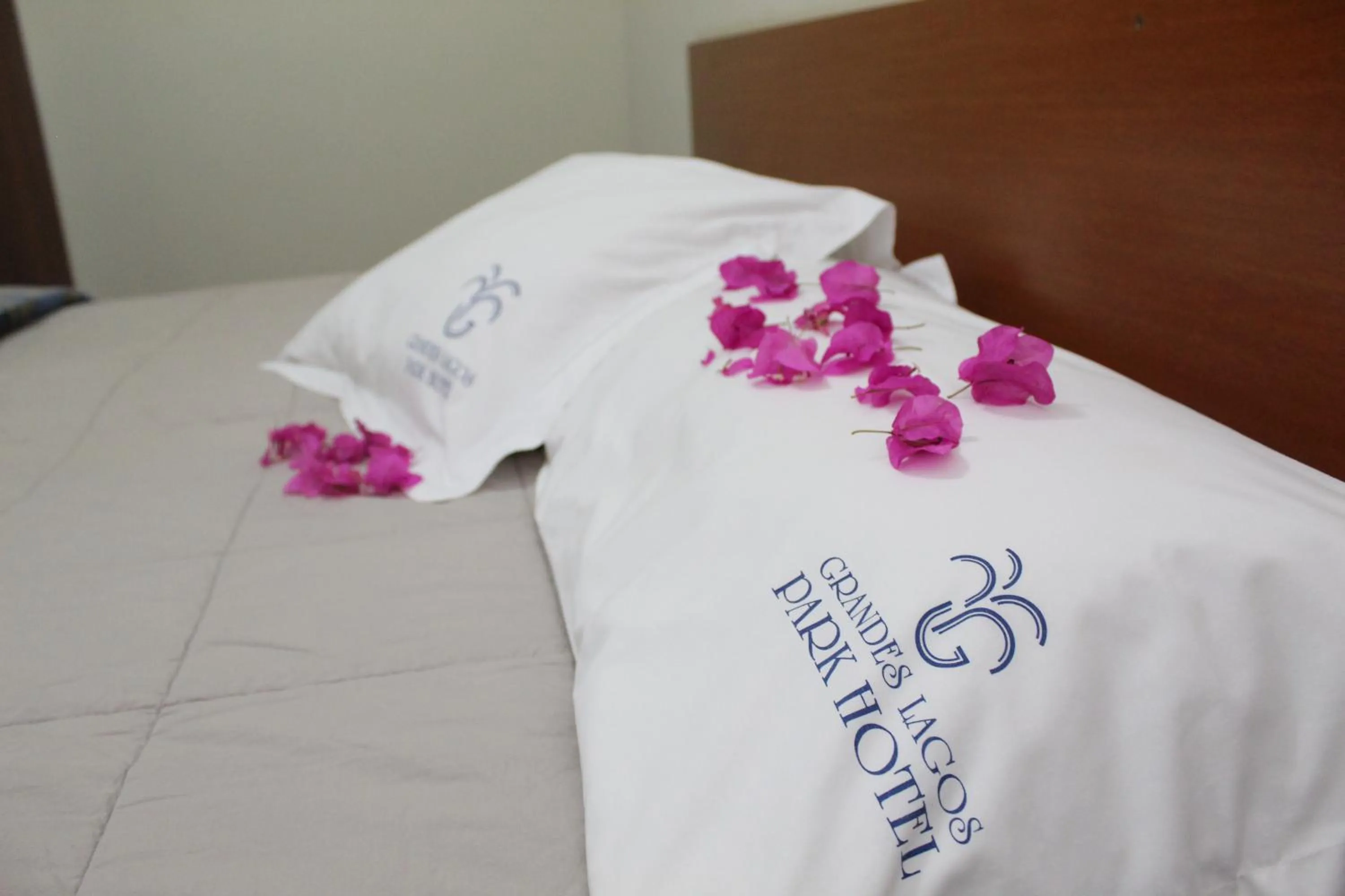 Bed in Grandes Lagos Park Hotel