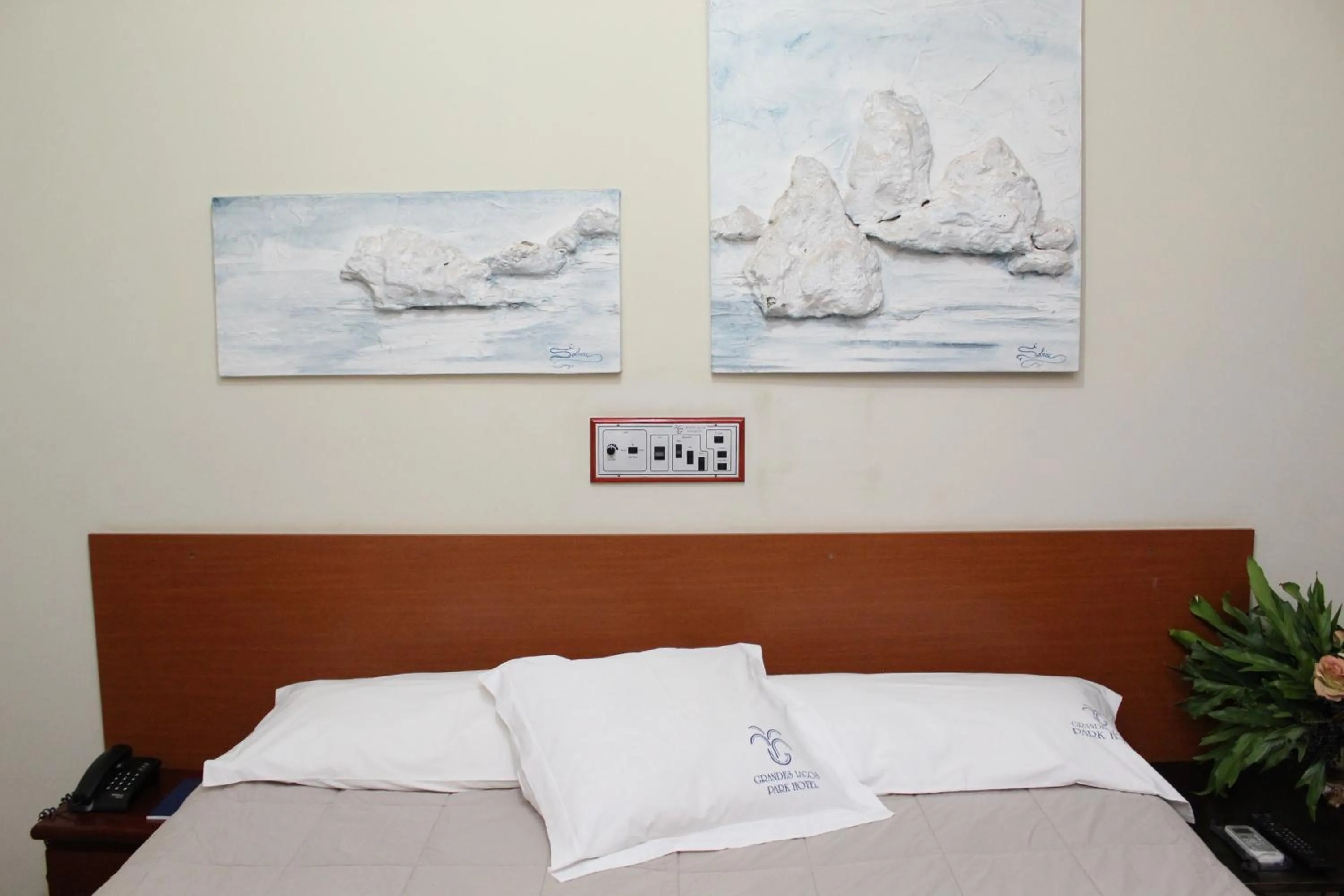 Bed in Grandes Lagos Park Hotel