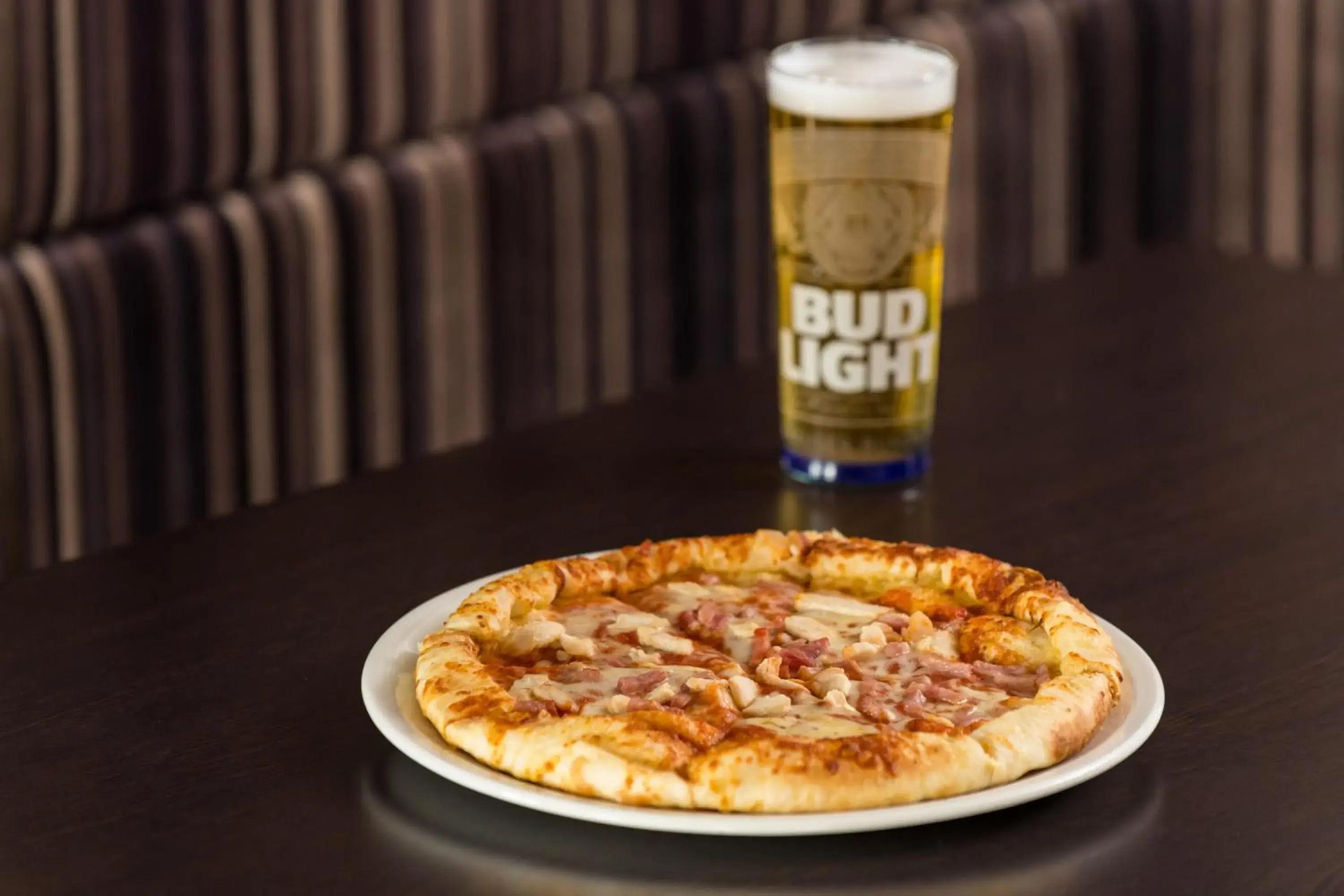 Restaurant/places to eat in Holiday Inn Express London Luton Airport by IHG Restaurant/places to eat in Holiday Inn Express London Luton Airport by IHG